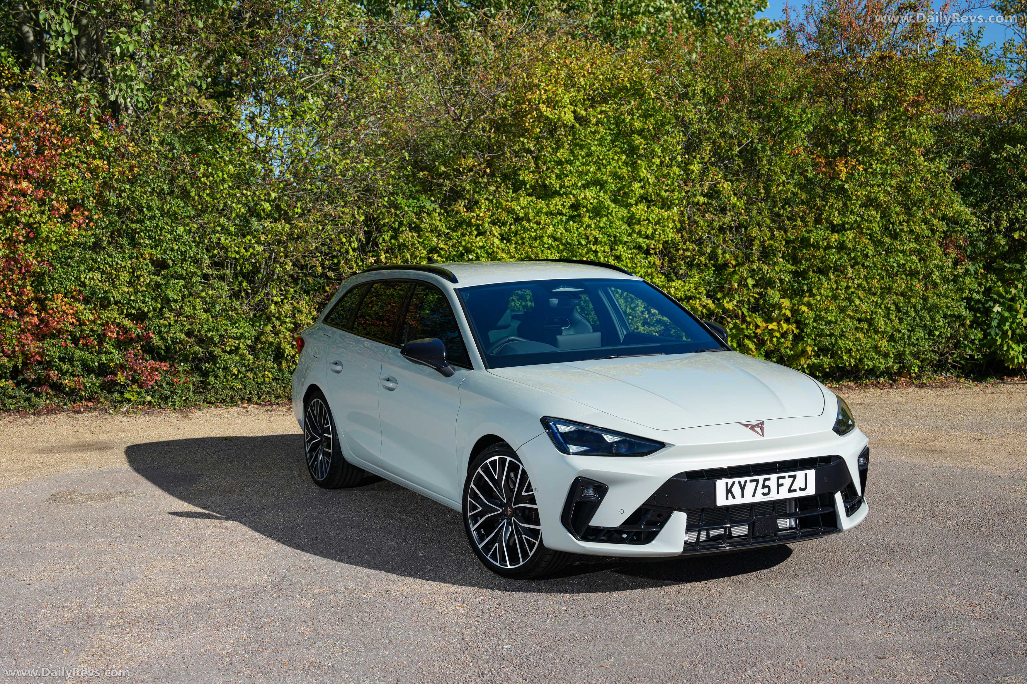 2025 Seat Cupra Leon Sportstourer UK Version Front View