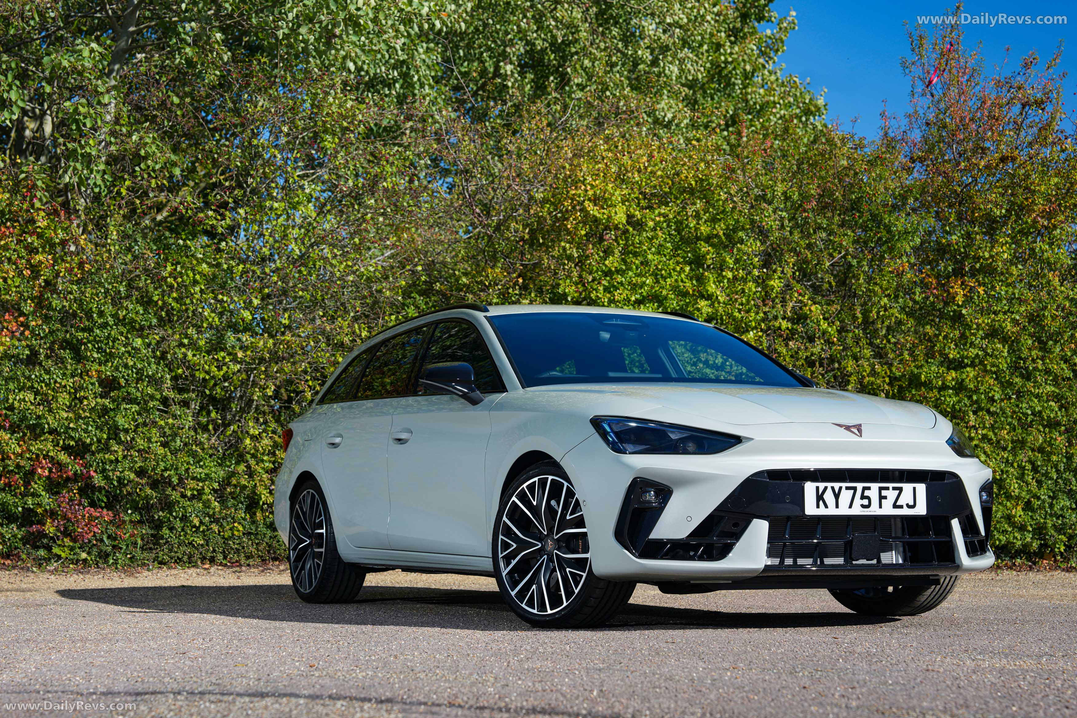 2025 Seat Cupra Leon Sportstourer UK Version Front View