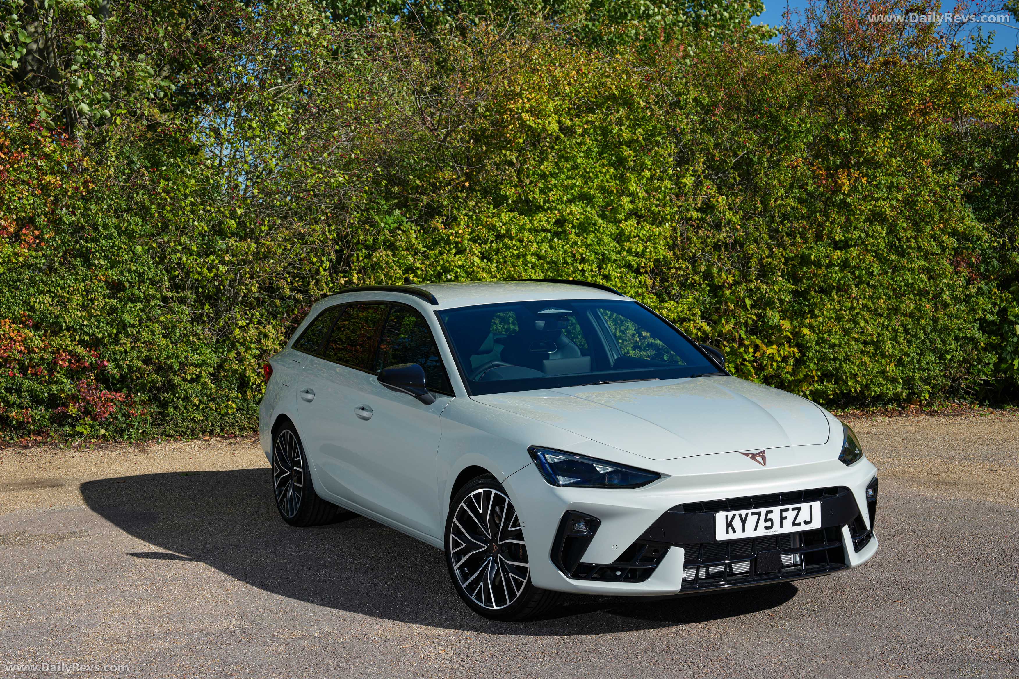 2025 Seat Cupra Leon Sportstourer UK Version Front View