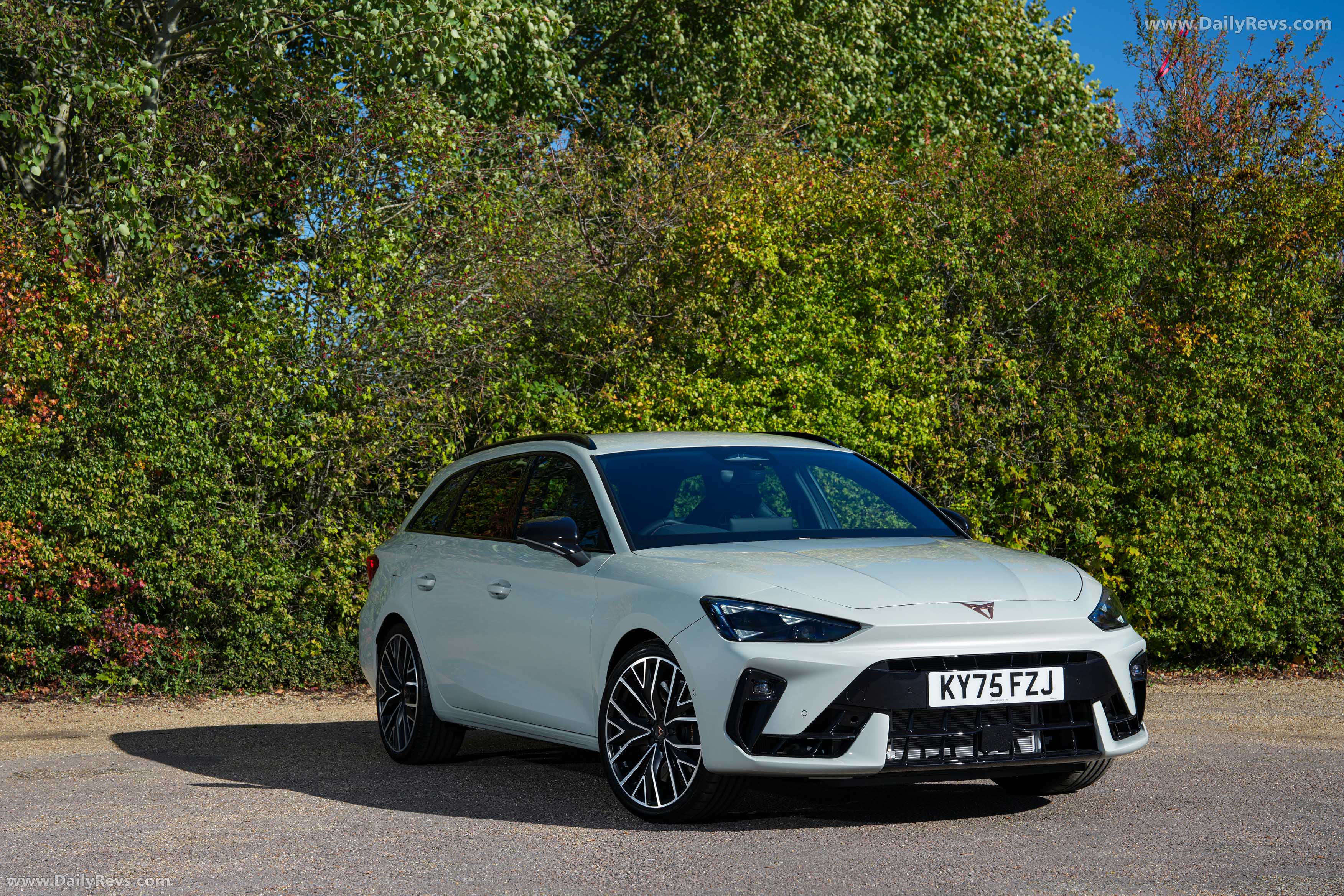 2025 Seat Cupra Leon Sportstourer UK Version Front View