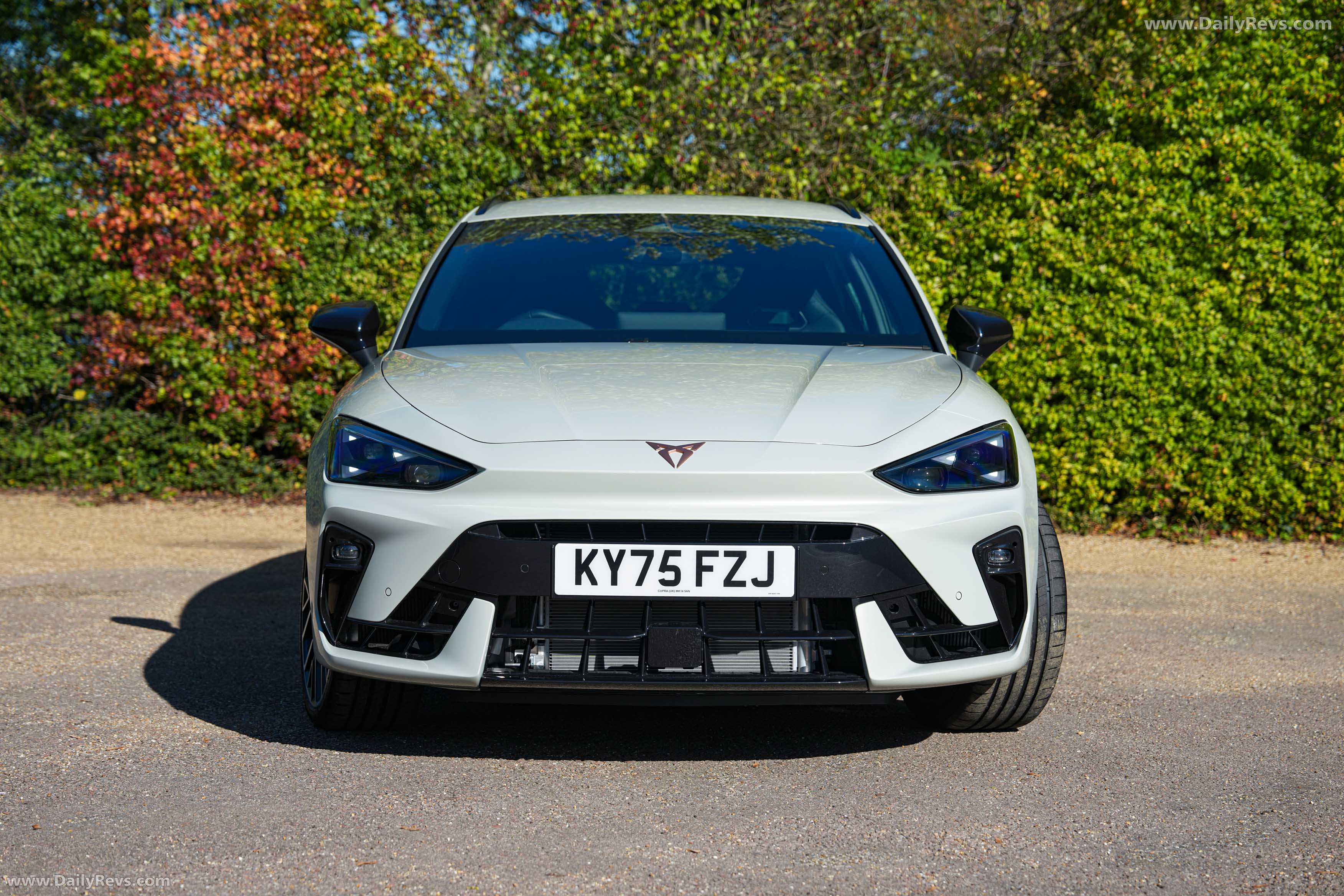 2025 Seat Cupra Leon Sportstourer UK Version Front View