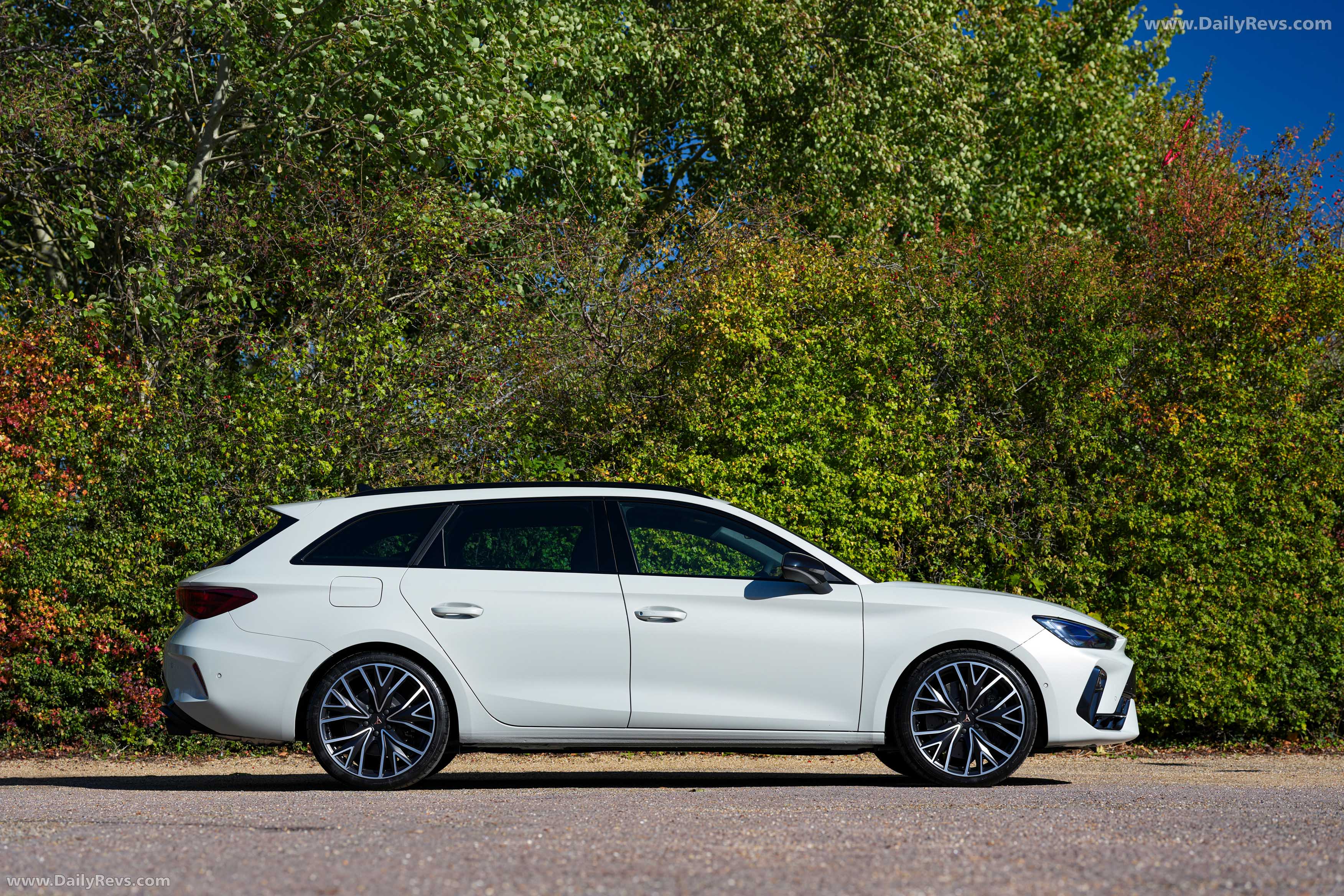 2025 Seat Cupra Leon Sportstourer UK Version Side View