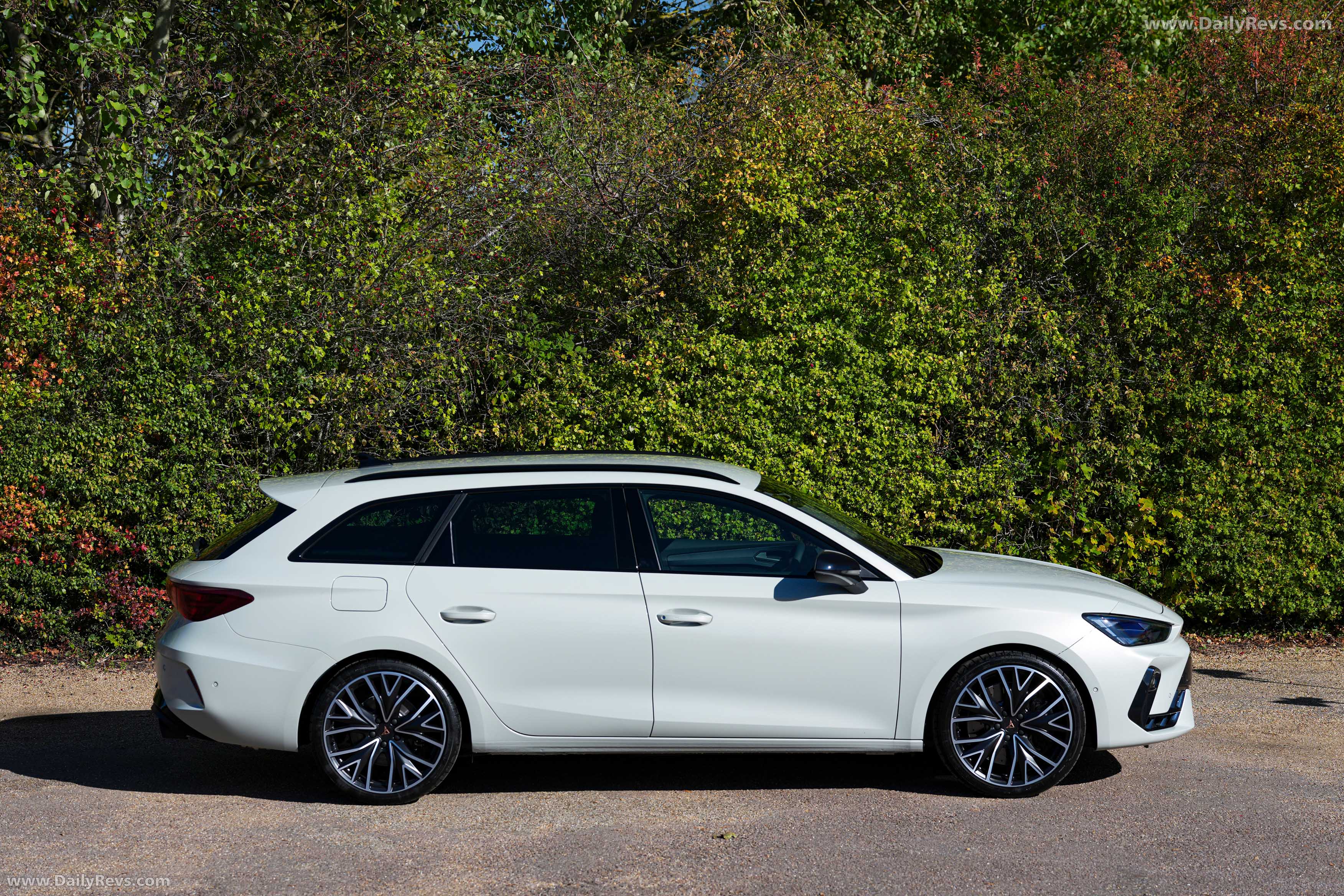 2025 Seat Cupra Leon Sportstourer UK Version Side View