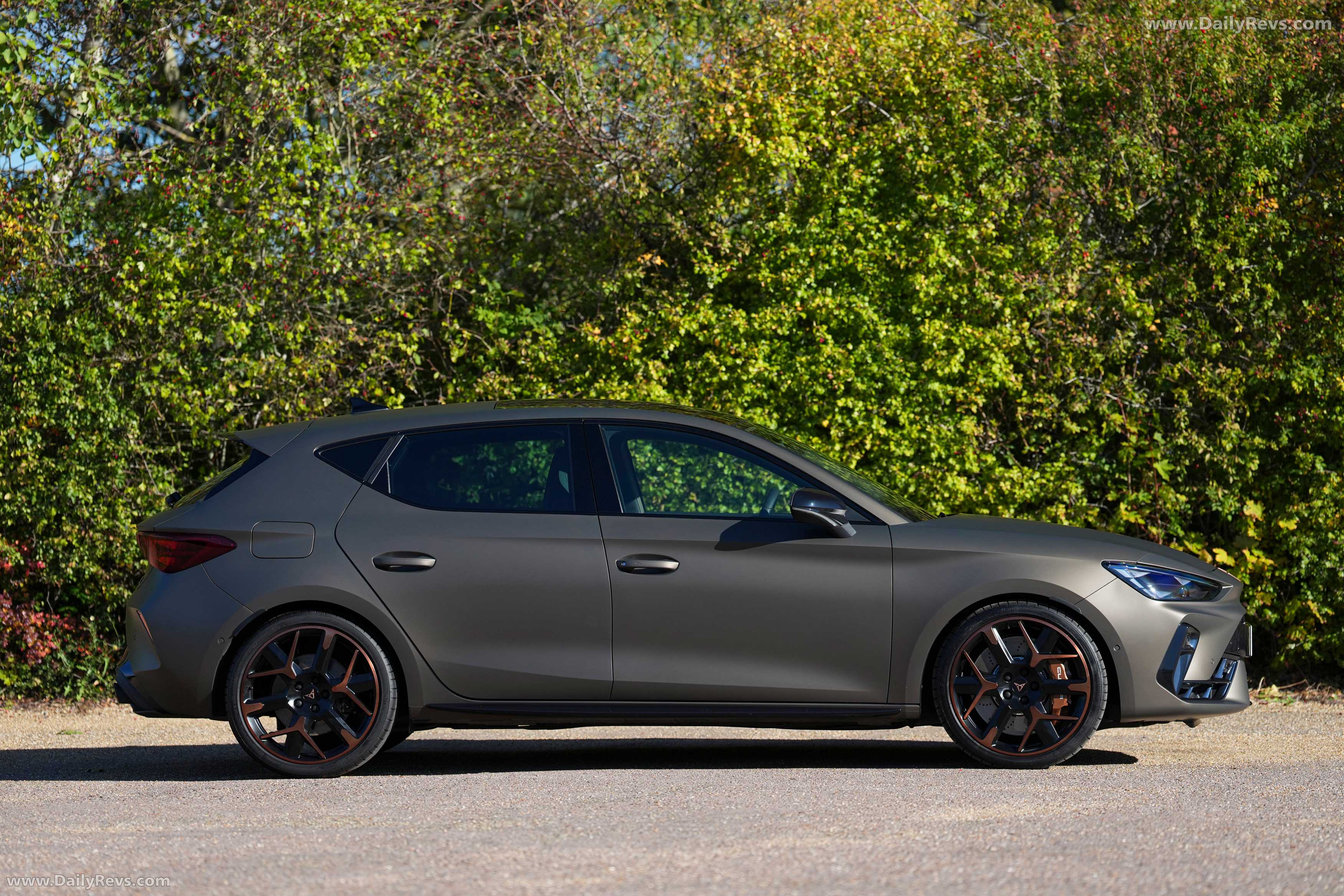 2026 Seat CUPRA Leon VZ UK Version Side View