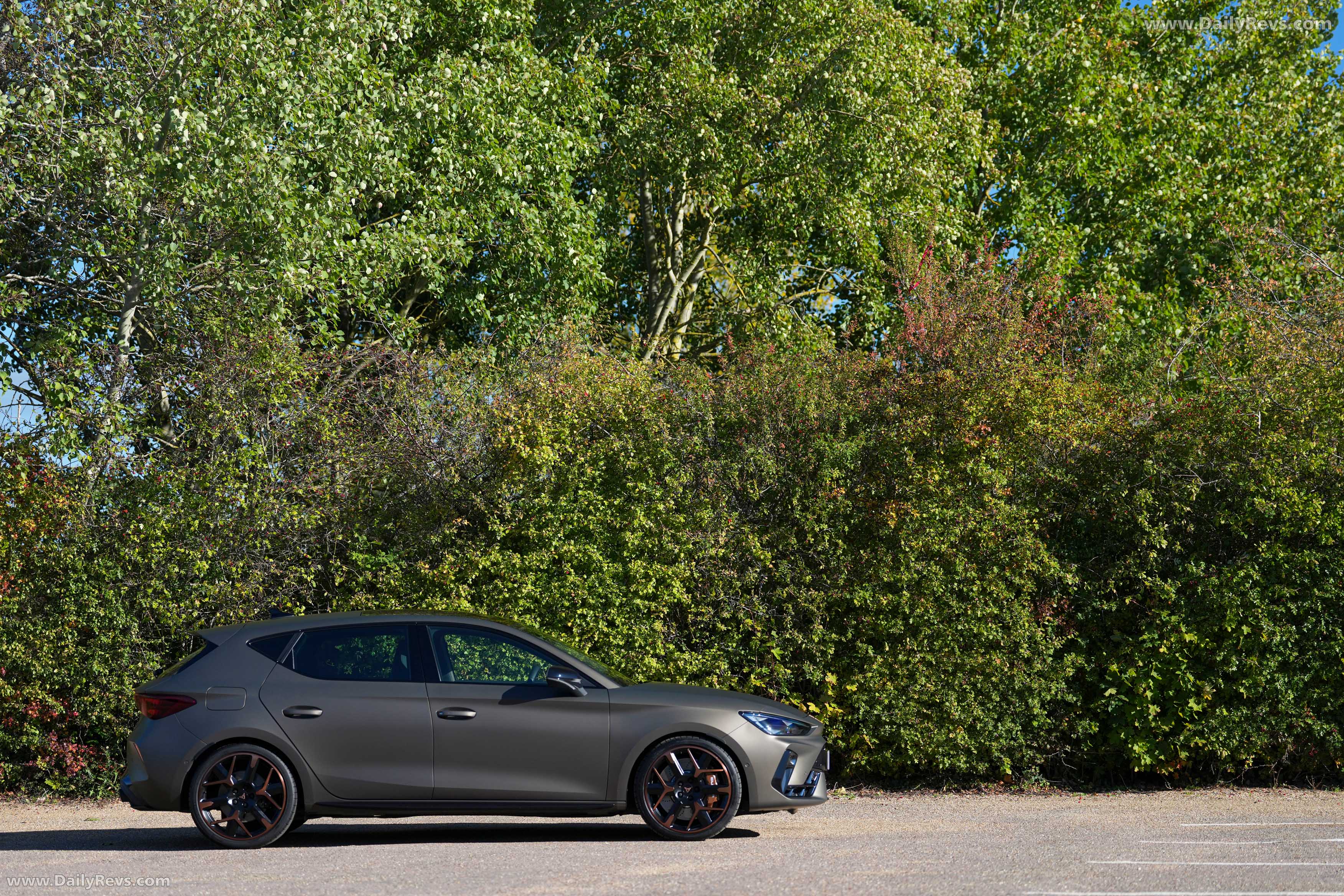 2026 Seat CUPRA Leon VZ UK Version Side View