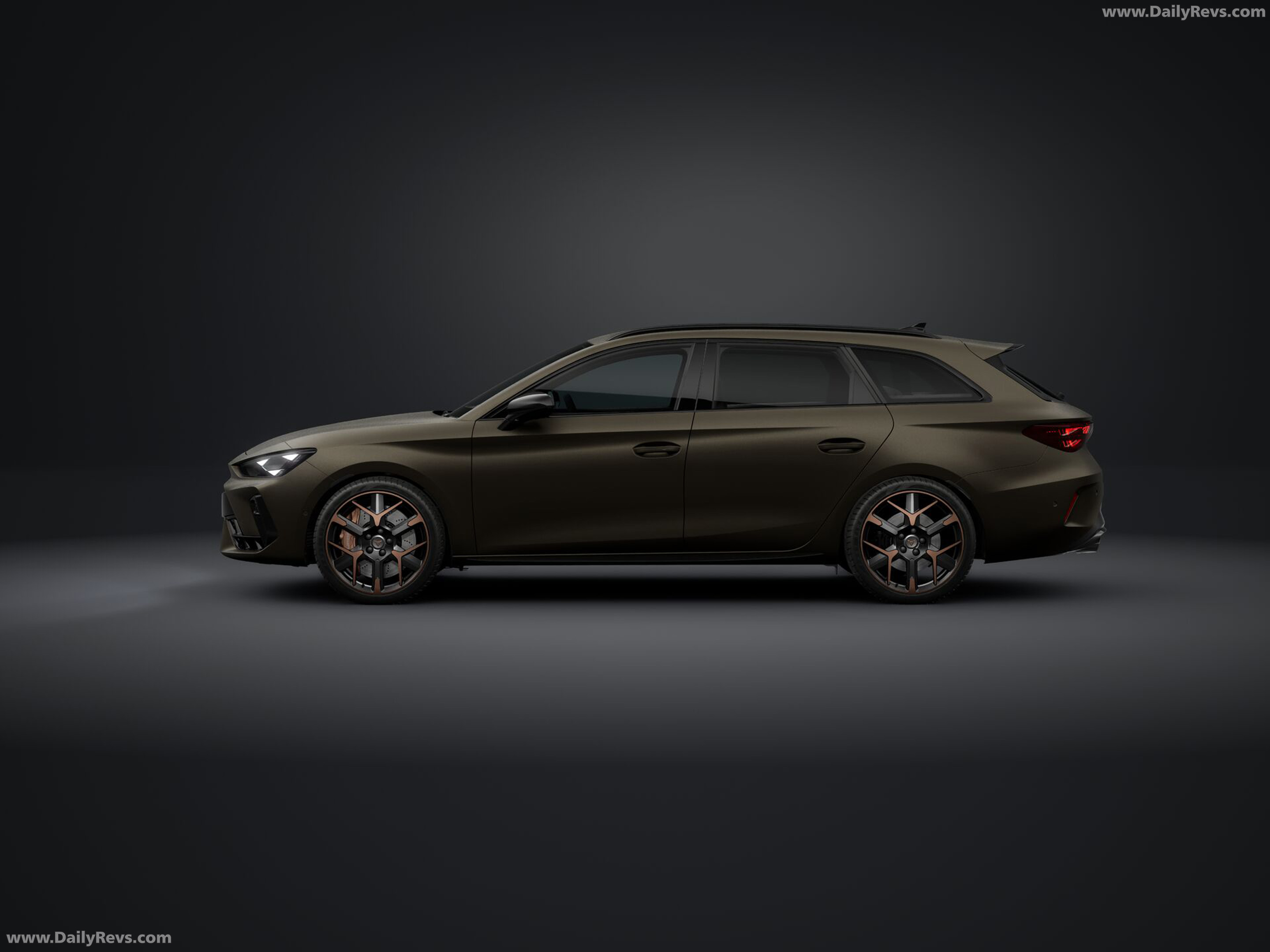 2026 Seat CUPRA Leon VZx Sportstourer AWD Side View