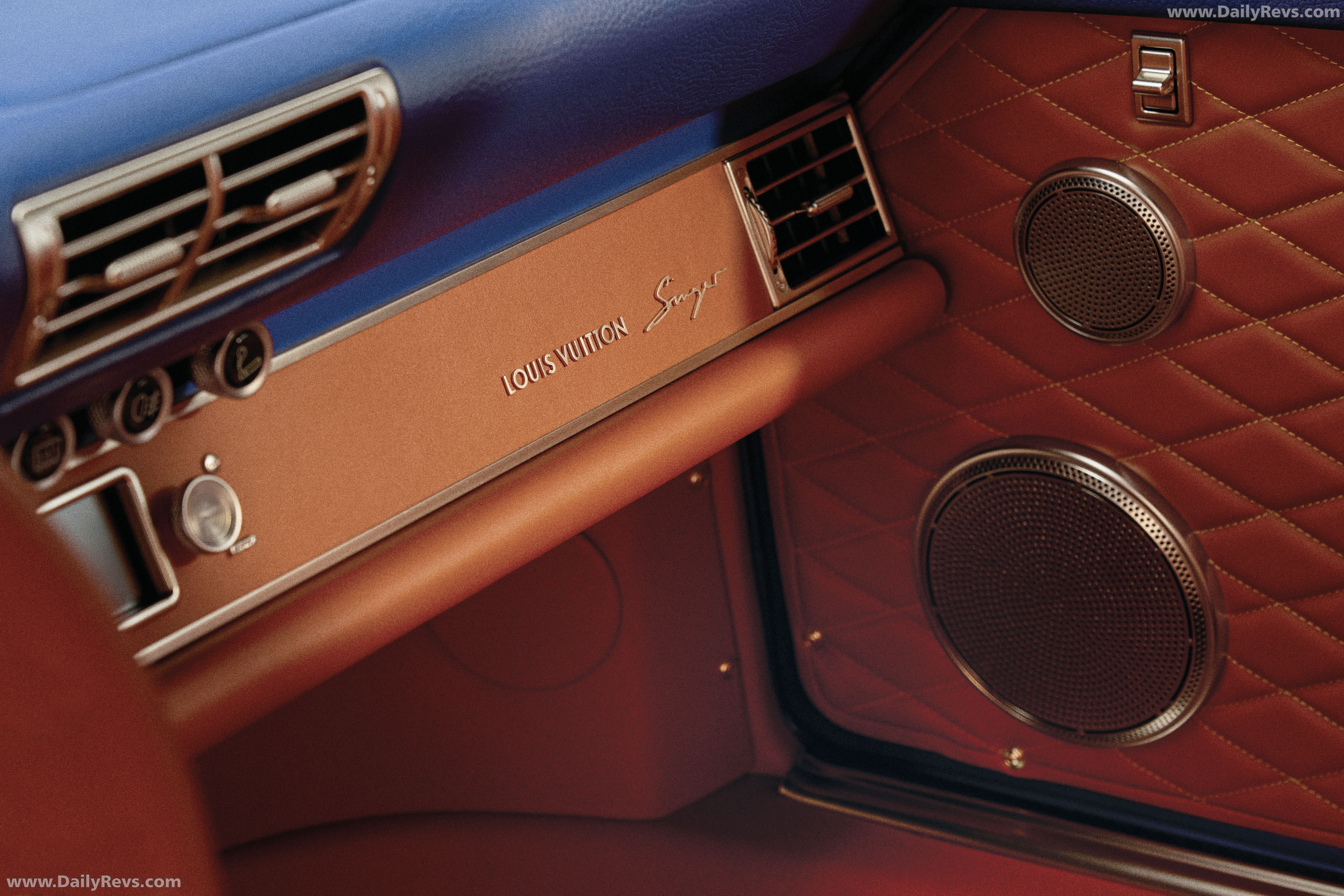 2026 Singer Porsche 911 Classic Interior