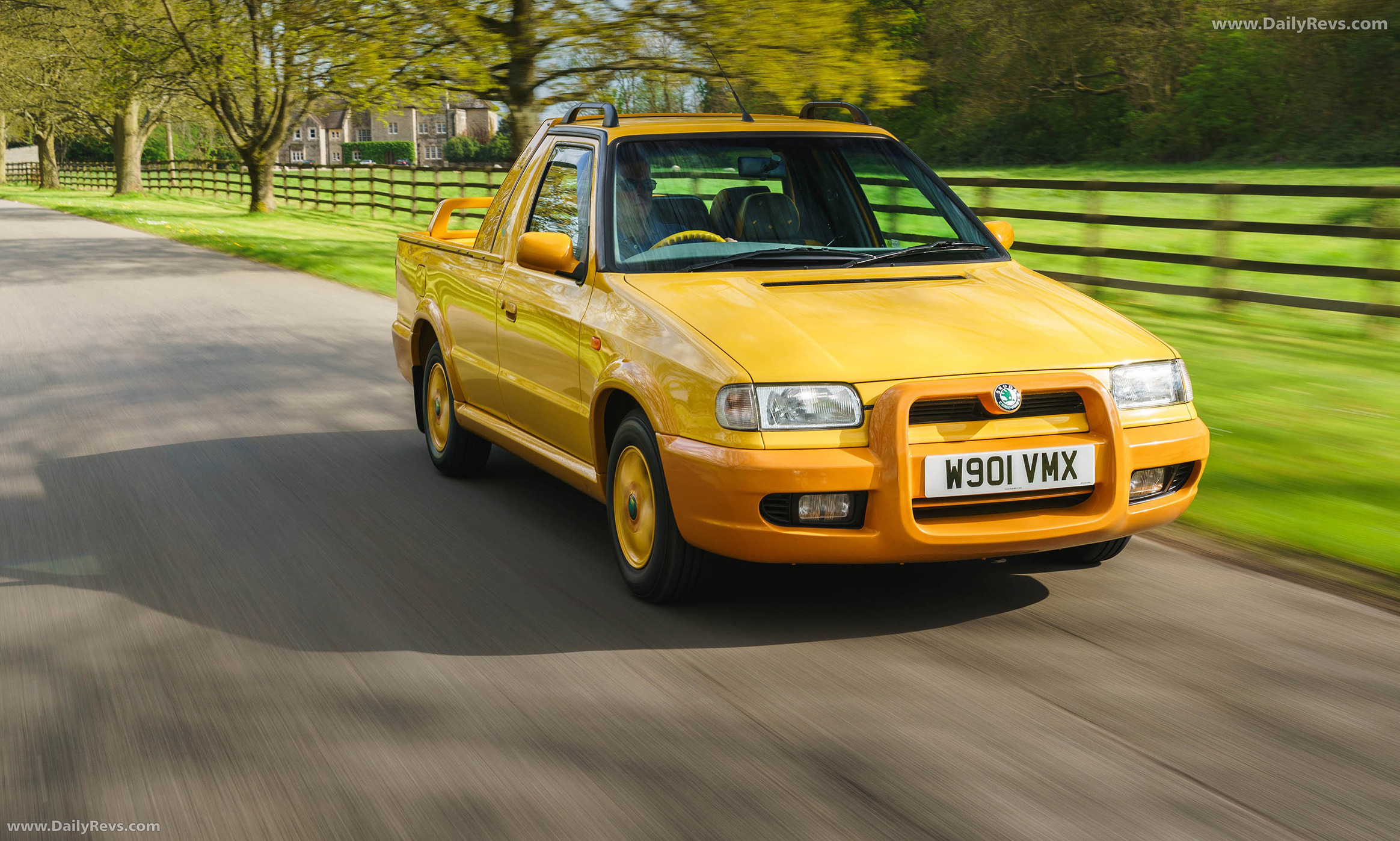 2000 Skoda Felicia Fun UK Version Front View