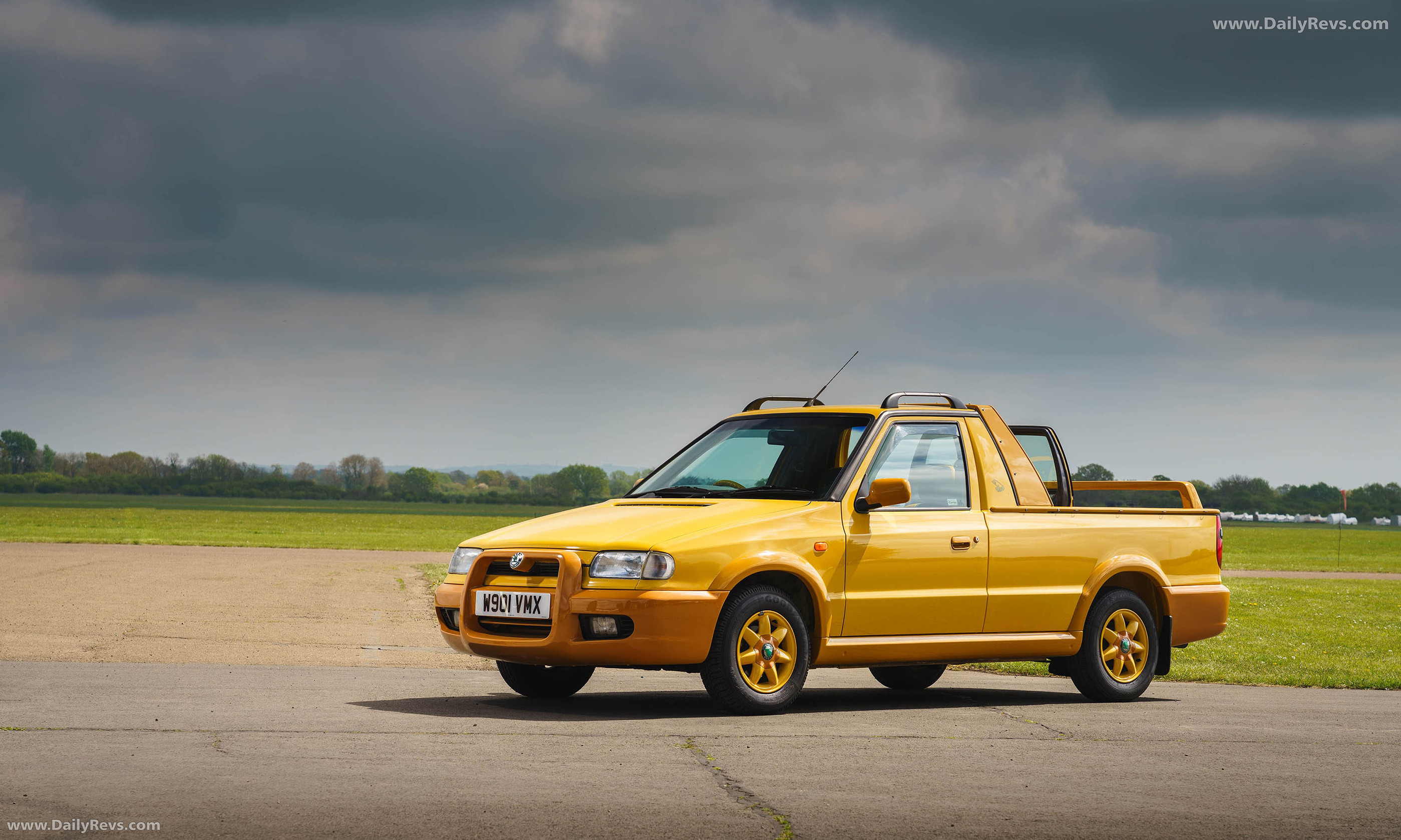 2000 Skoda Felicia Fun UK Version Front View