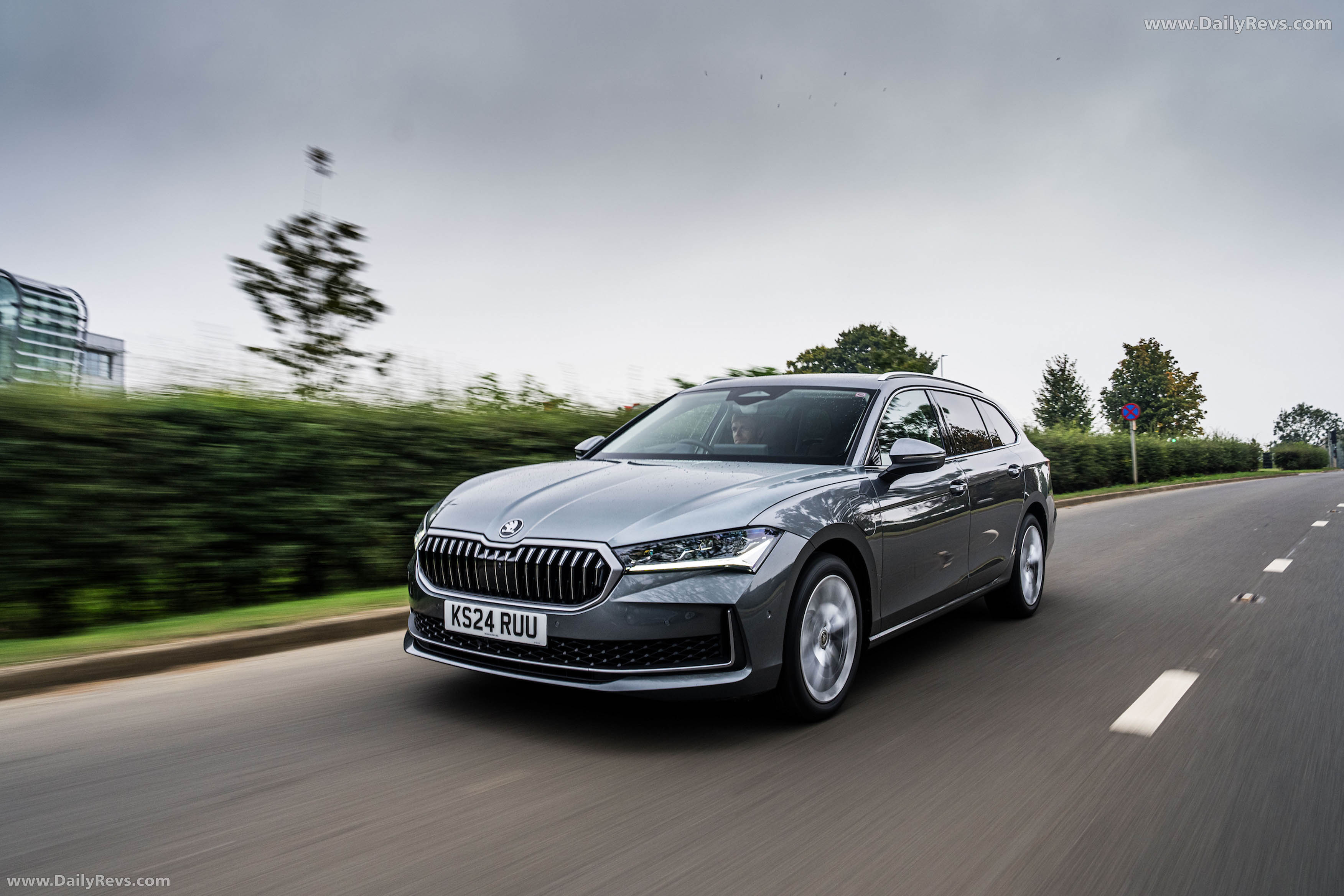 2024 Skoda Superb Combi iV Mk4 UK Version Front View