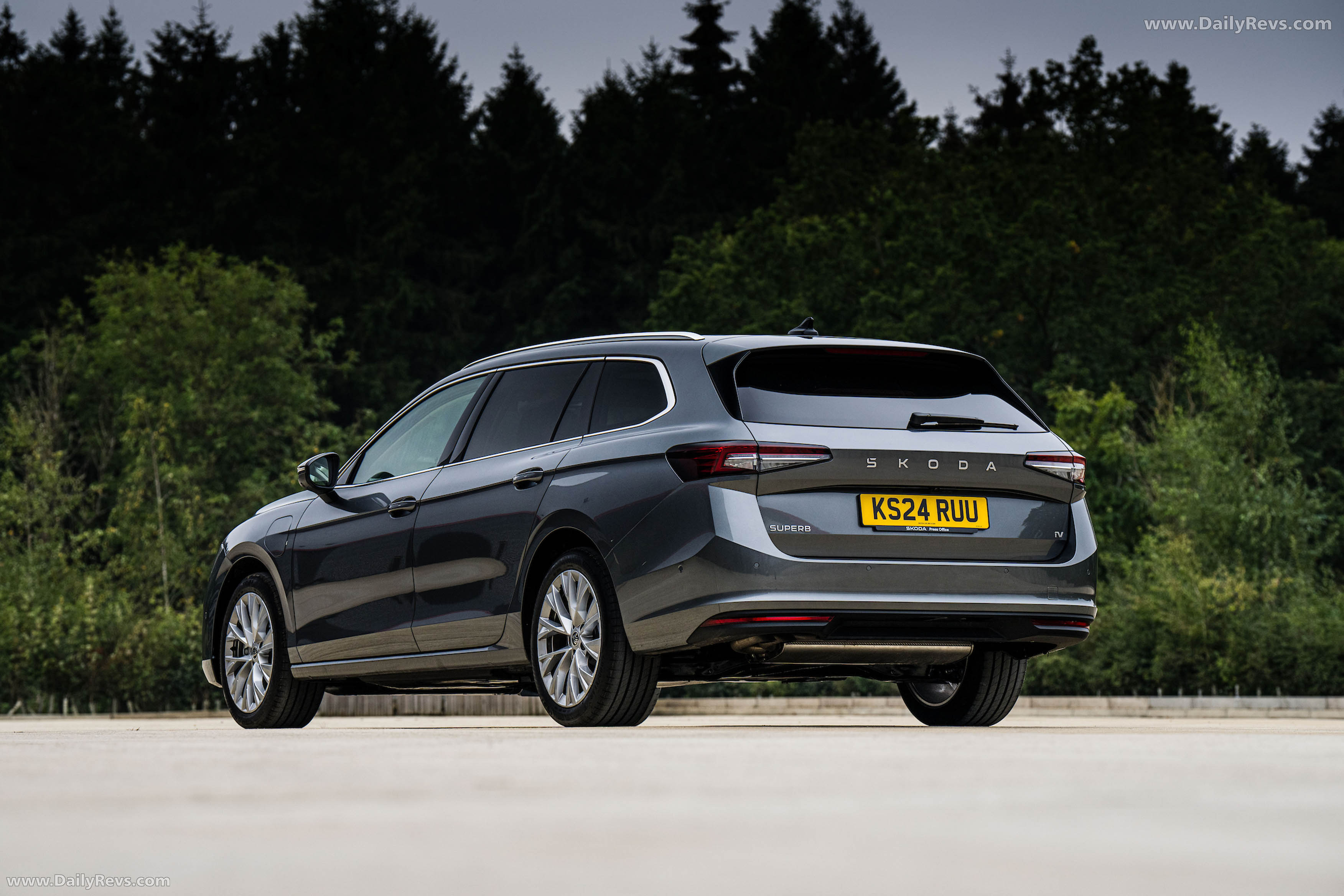 2024 Skoda Superb Combi iV Mk4 UK Version Rear View