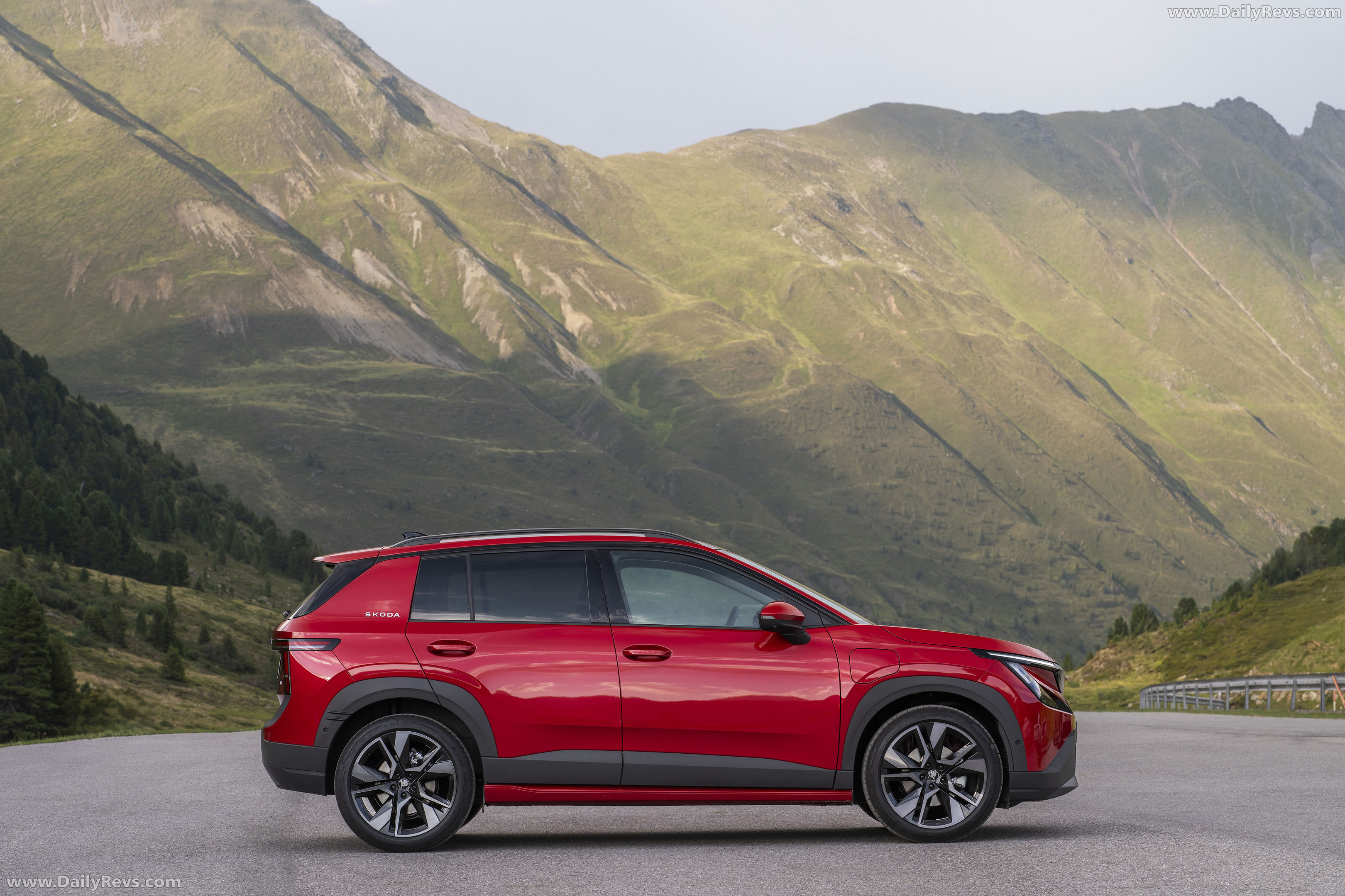 2027 Skoda Epiq Sportline Side View