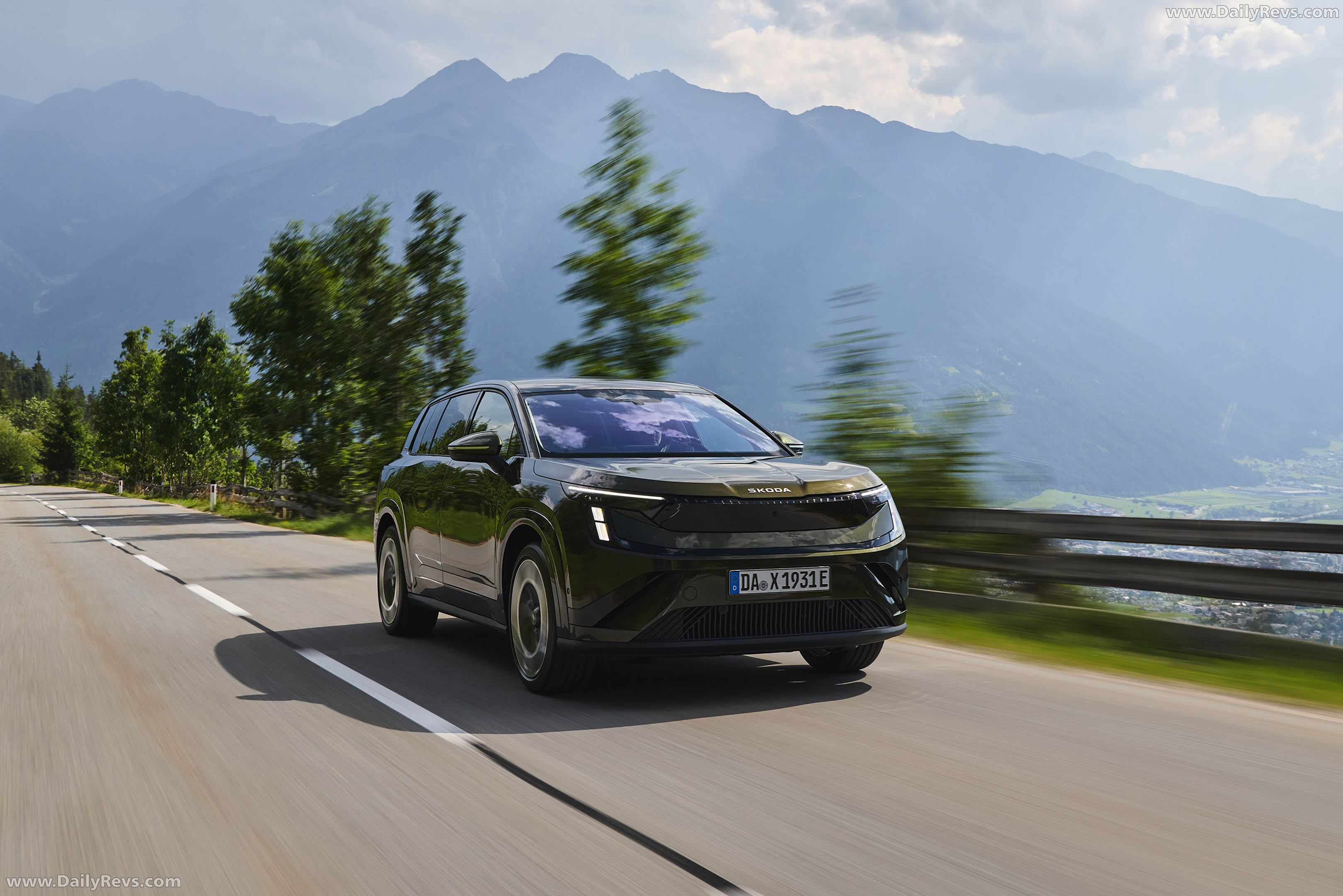 2027 Skoda Peaq Olibo Green Front View
