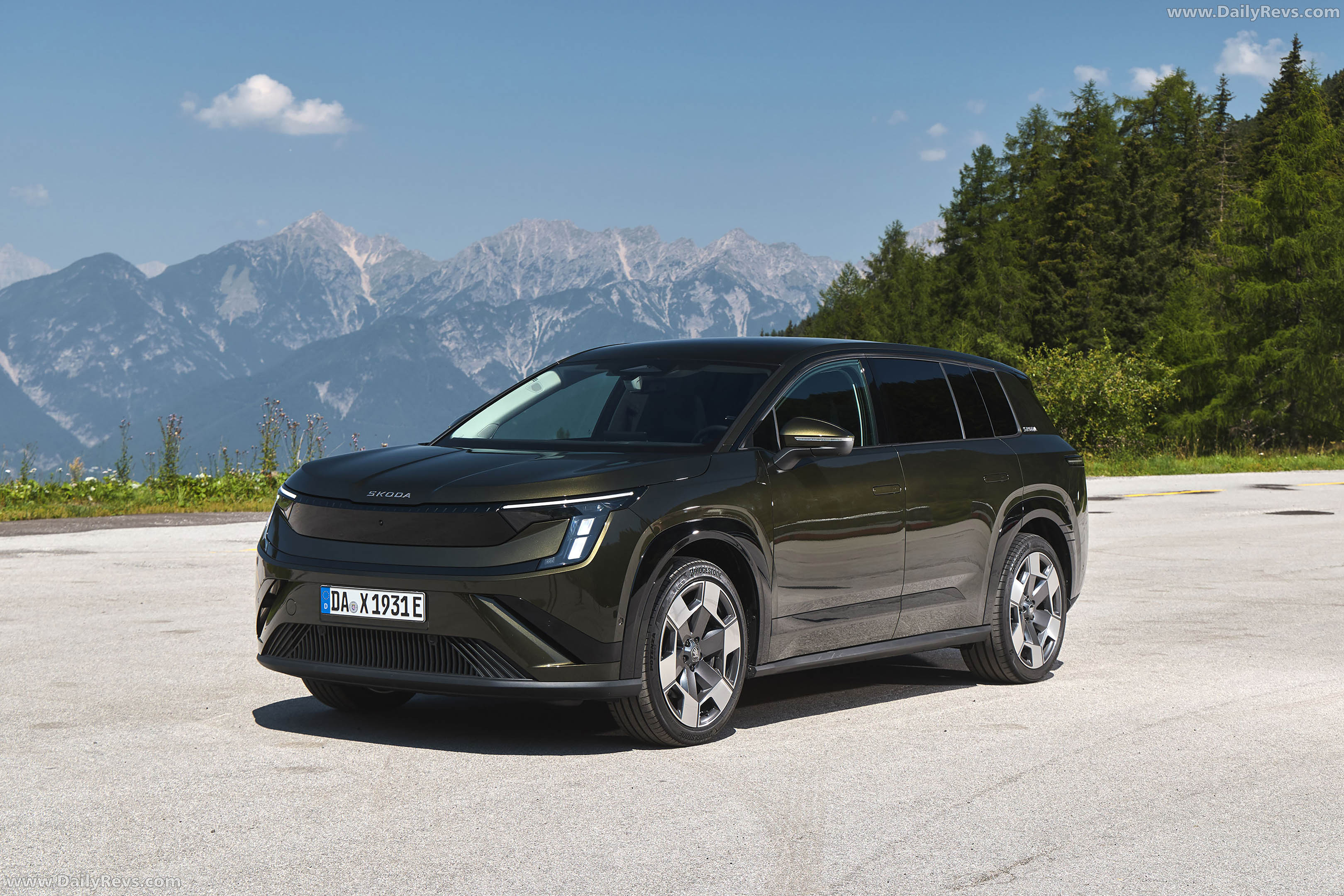 2027 Skoda Peaq Olibo Green Front View