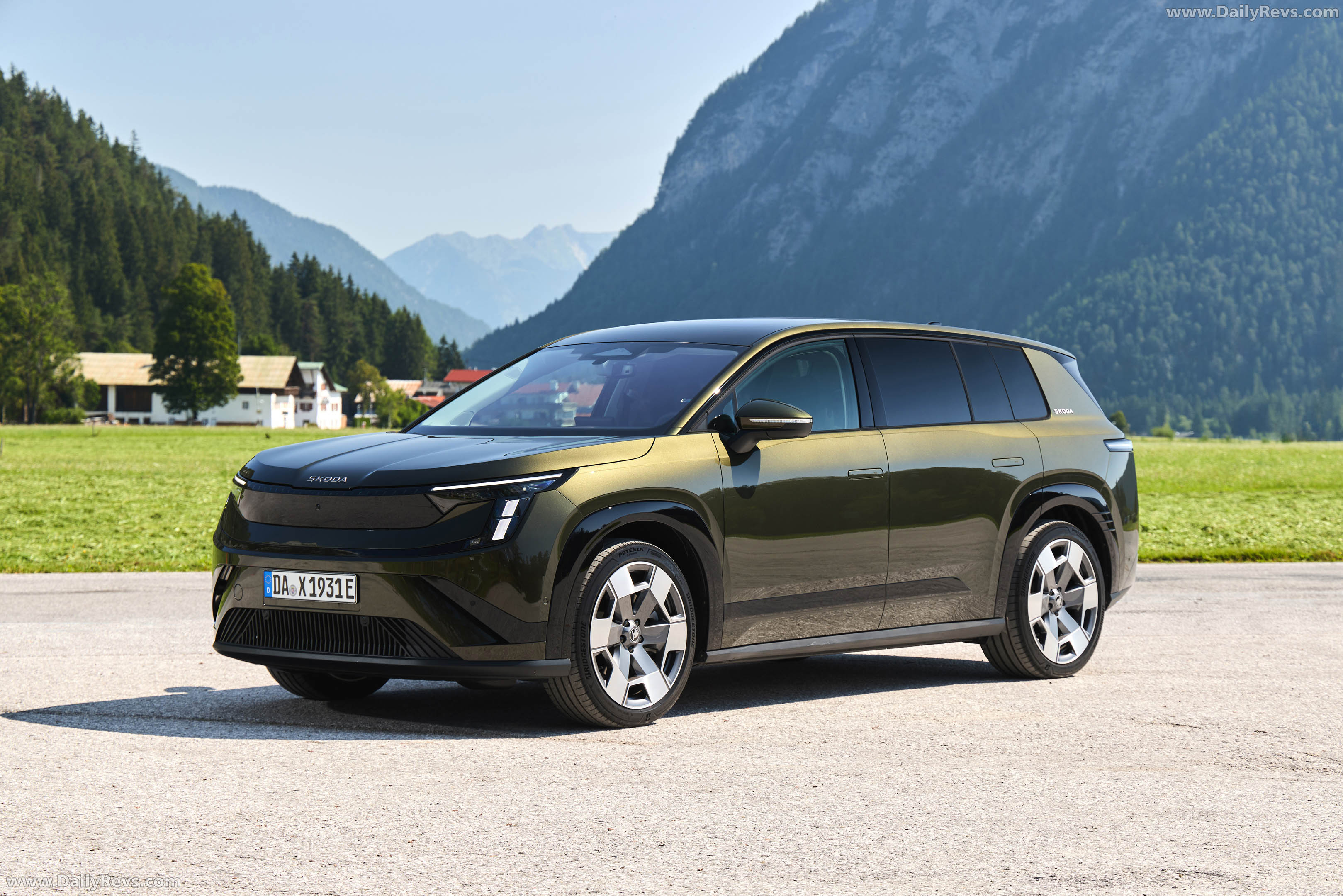 2027 Skoda Peaq Olibo Green Front View