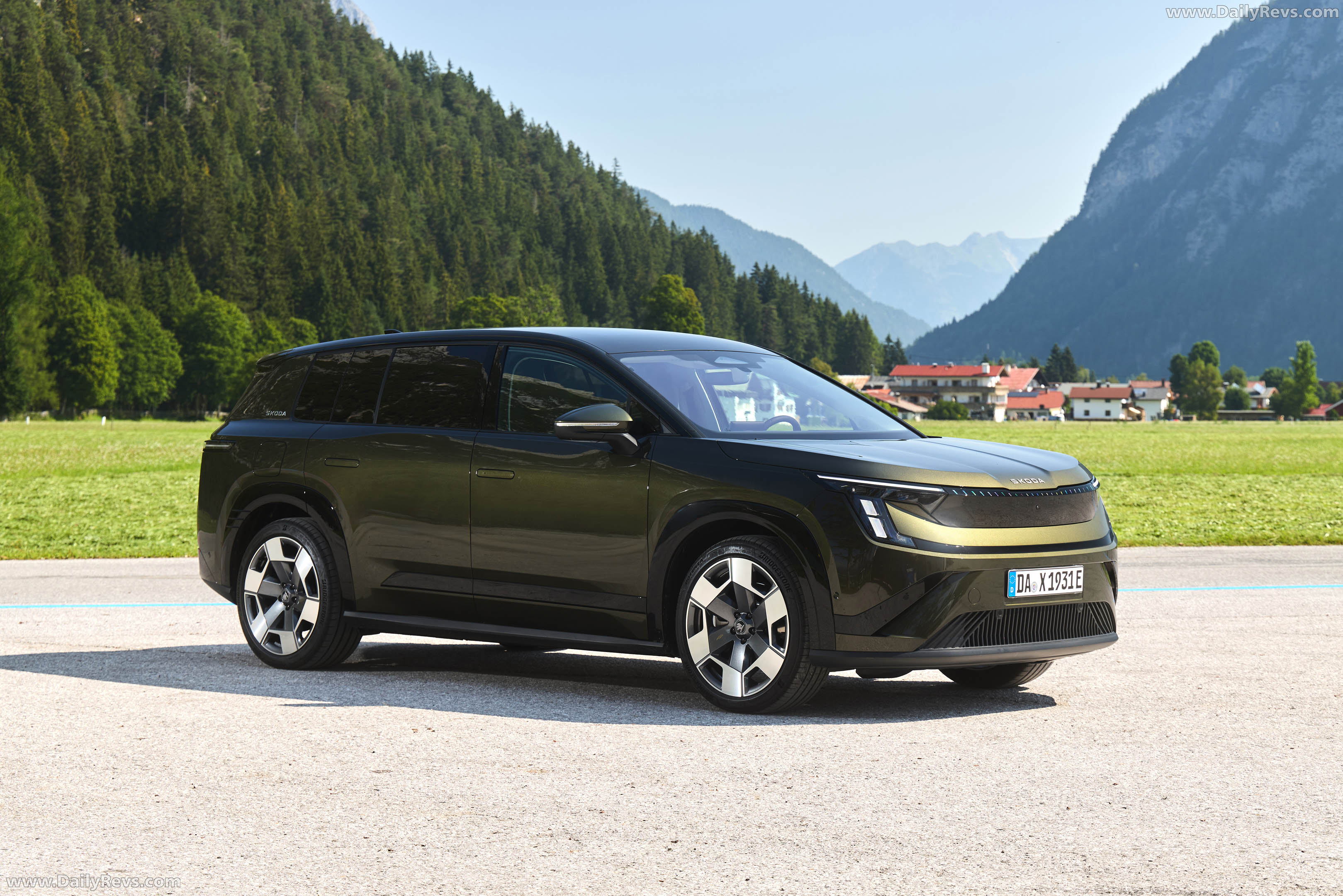 2027 Skoda Peaq Olibo Green Front View