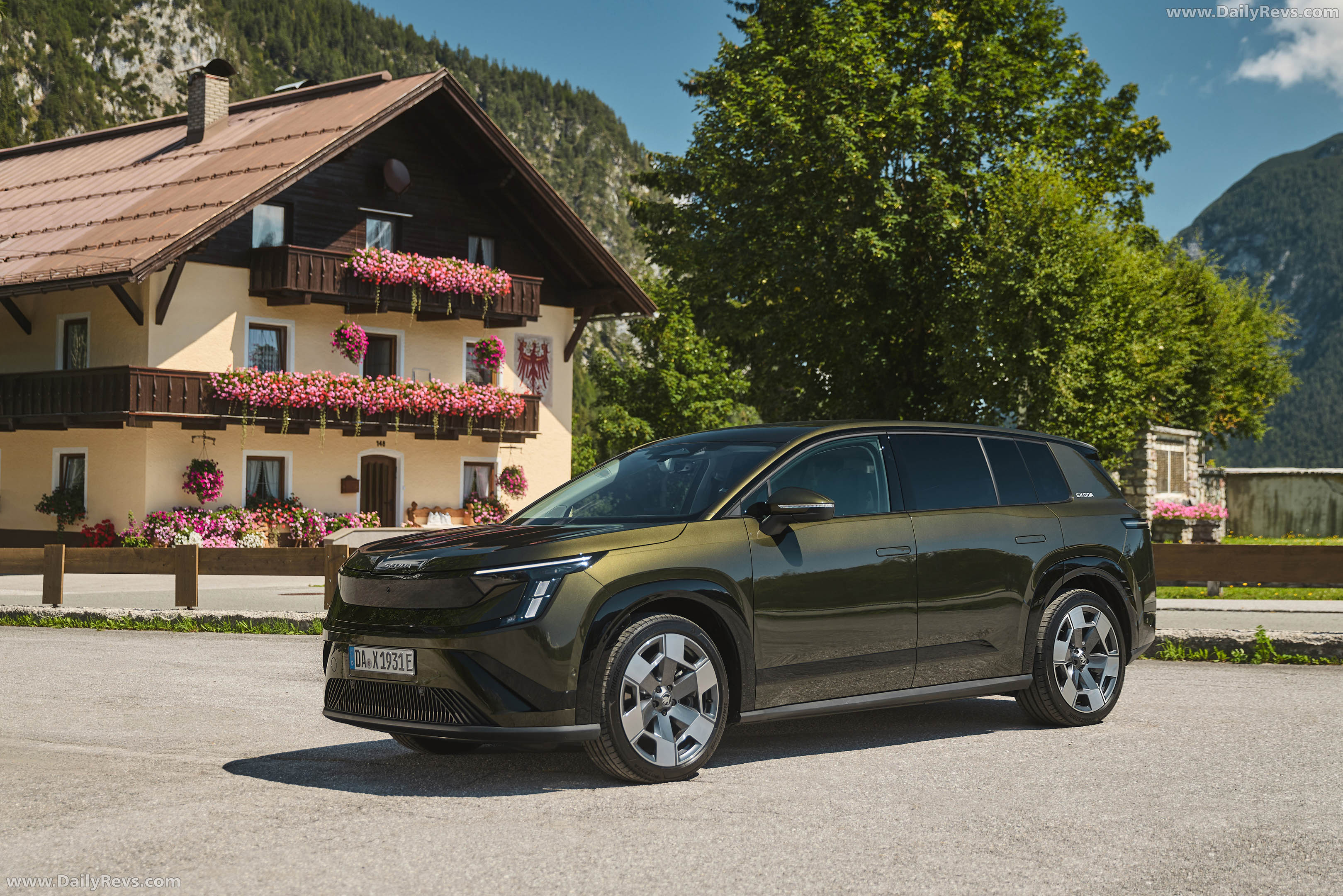 2027 Skoda Peaq Olibo Green Front View