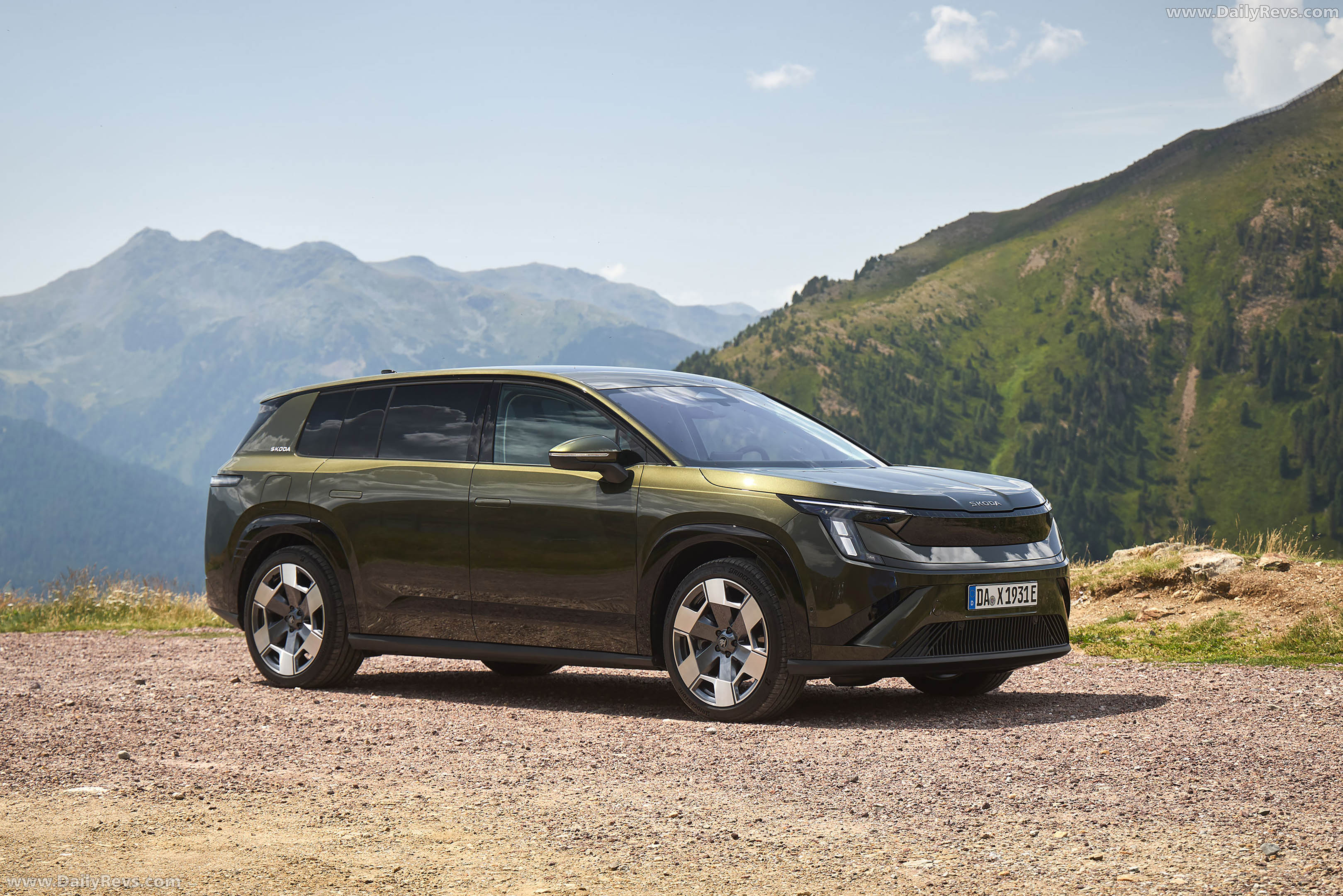 2027 Skoda Peaq Olibo Green Front View