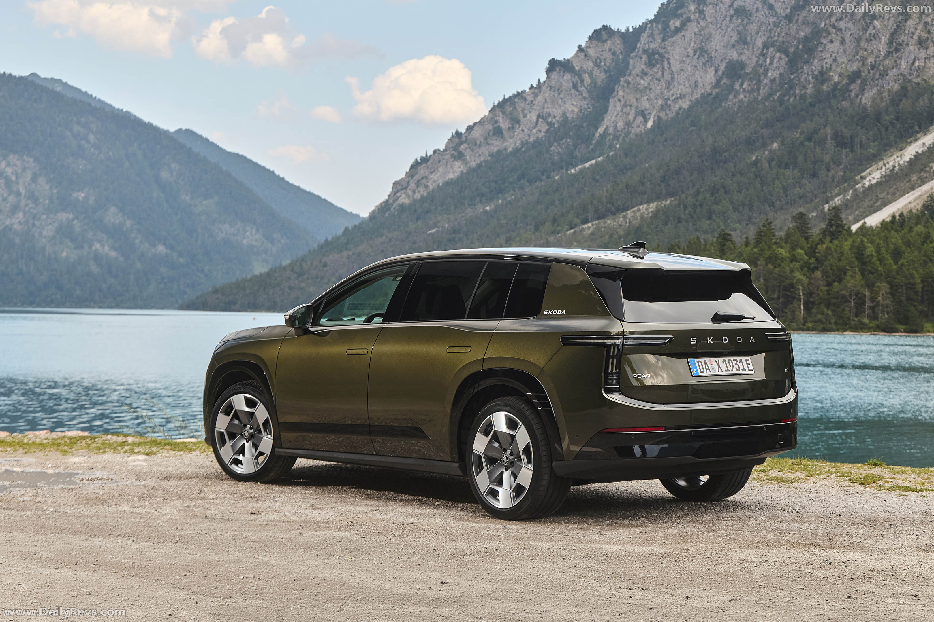 2027 Skoda Peaq Olibo Green Rear View