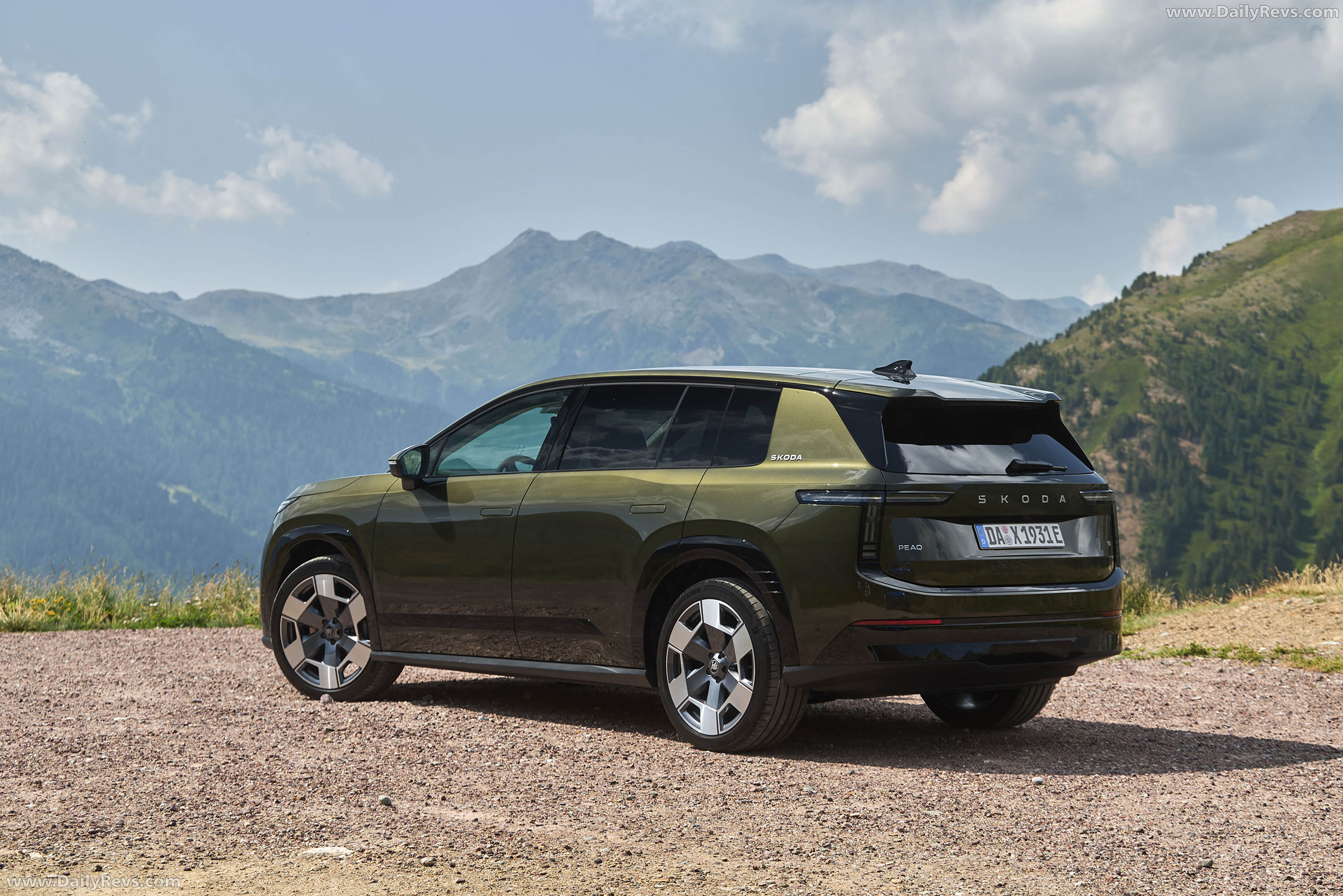2027 Skoda Peaq Olibo Green Rear View