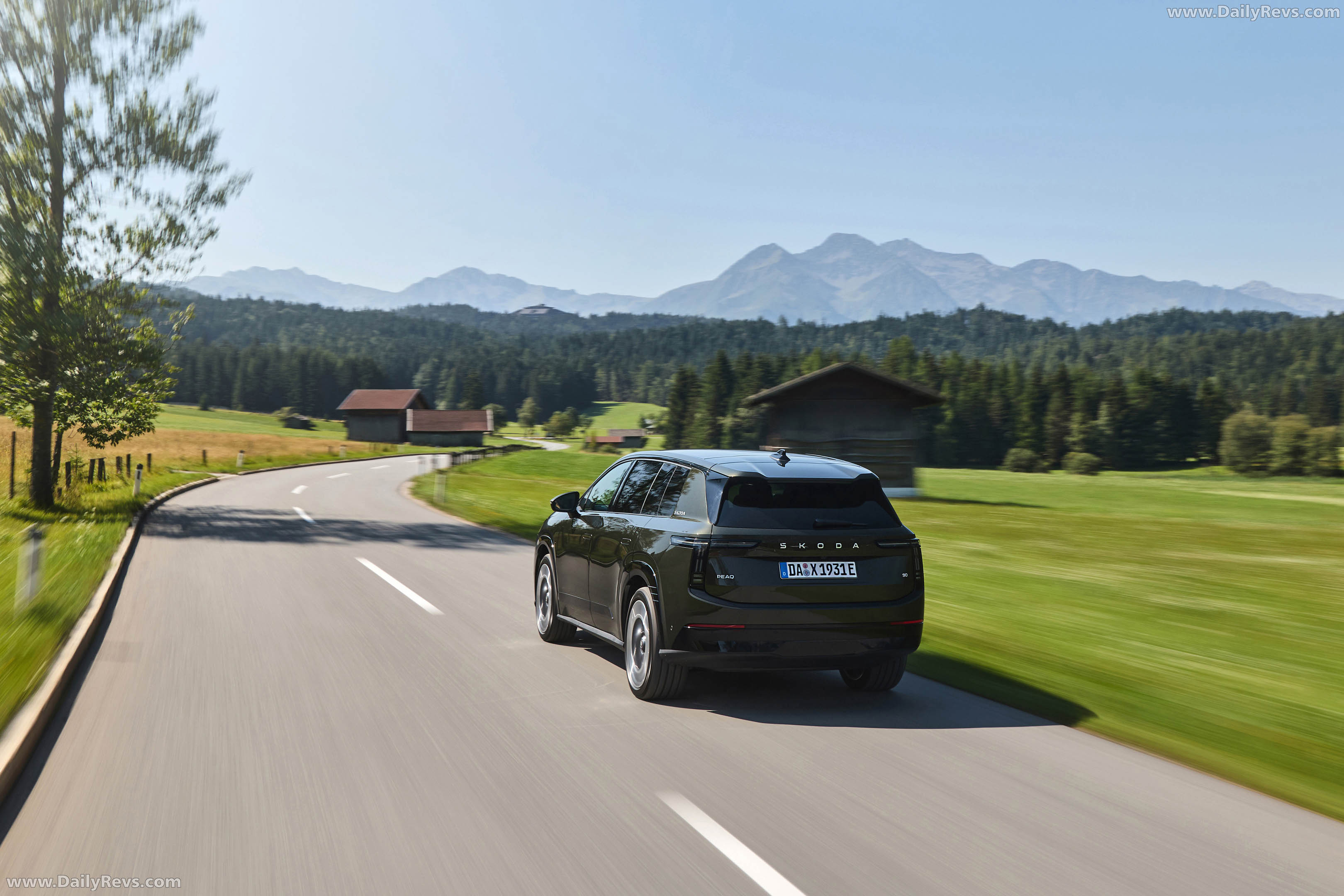 2027 Skoda Peaq Olibo Green Rear View
