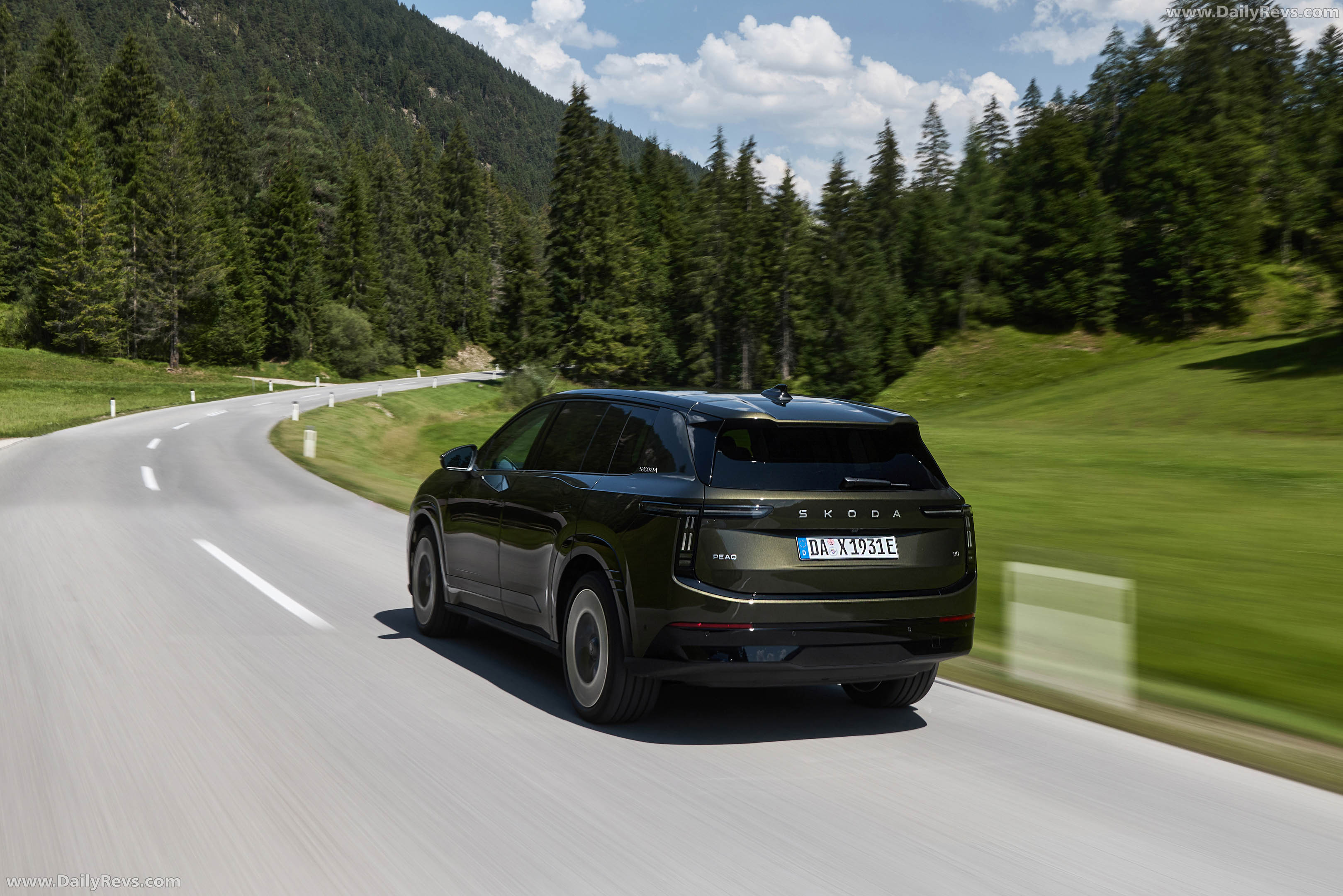 2027 Skoda Peaq Olibo Green Rear View