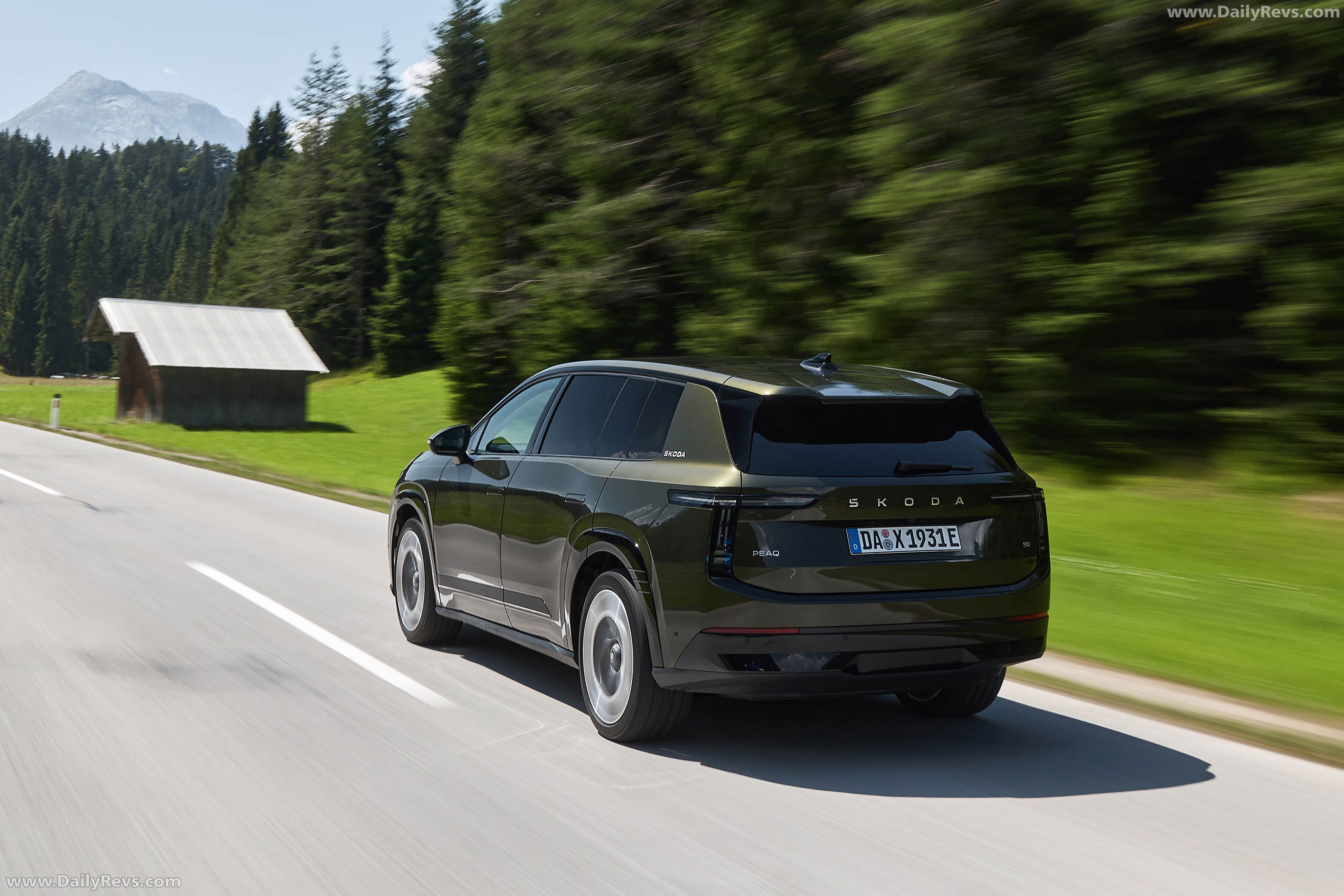 2027 Skoda Peaq Olibo Green Rear View