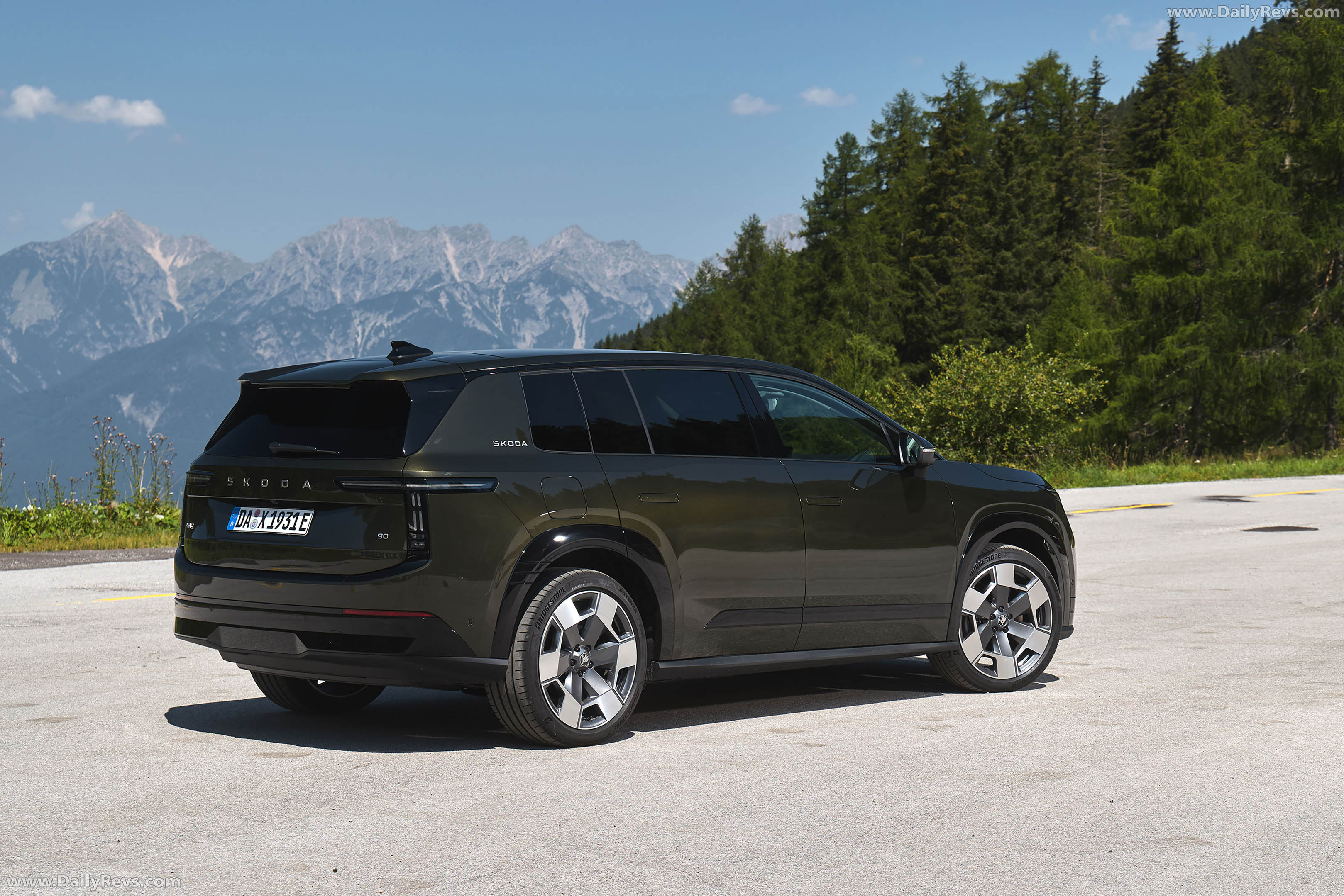 2027 Skoda Peaq Olibo Green Rear View