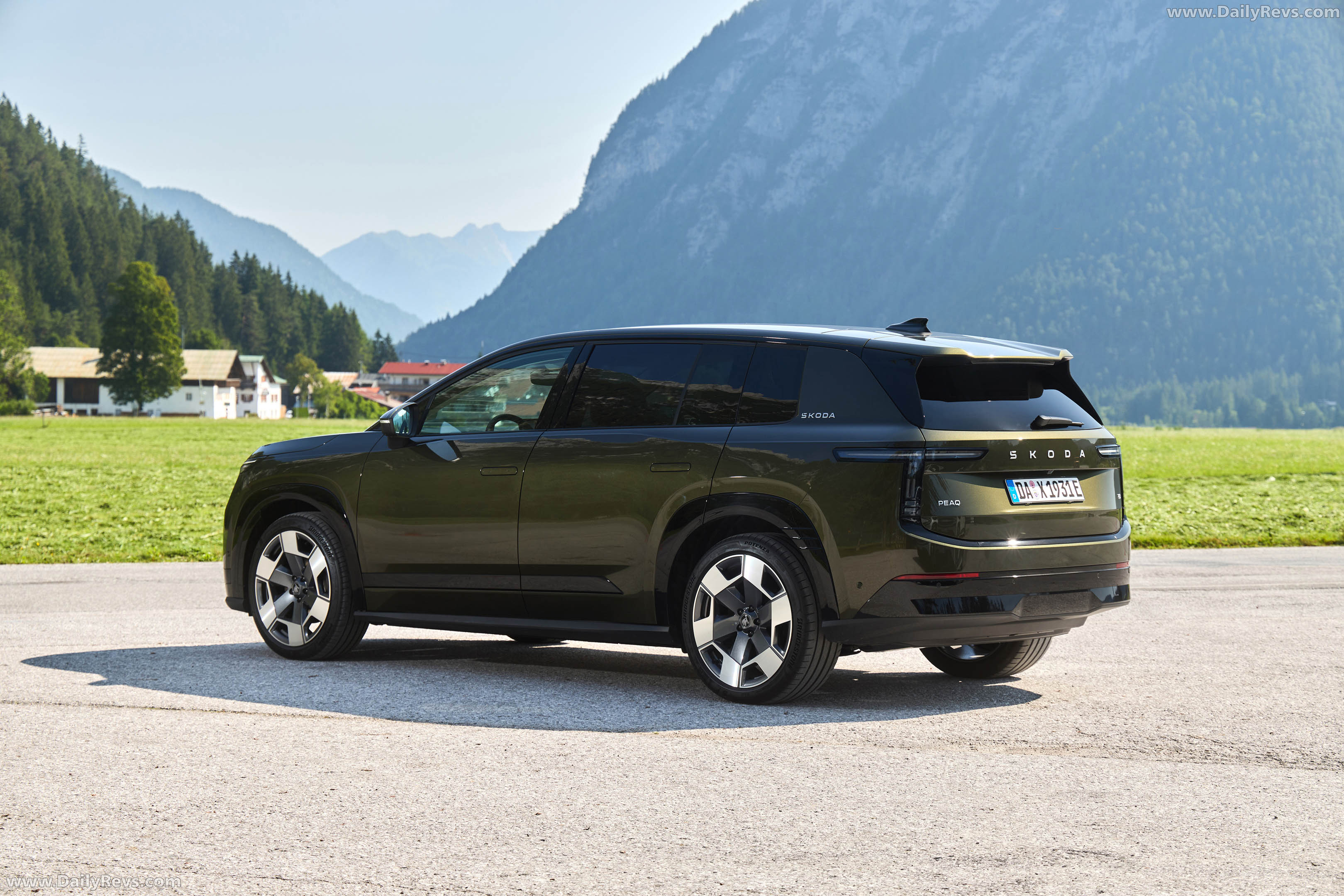 2027 Skoda Peaq Olibo Green Rear View