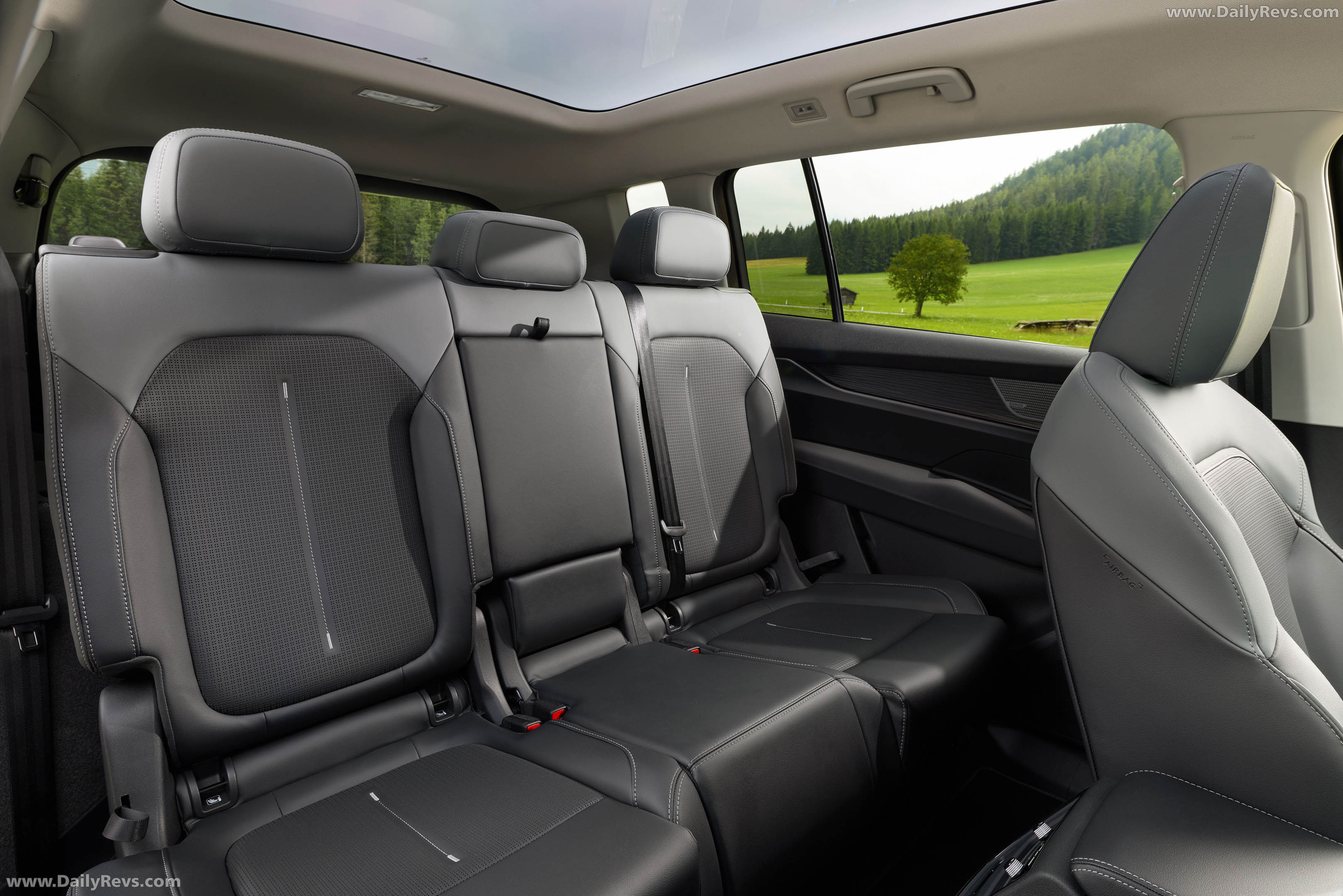 2027 Skoda Peaq Olibo Green Interior