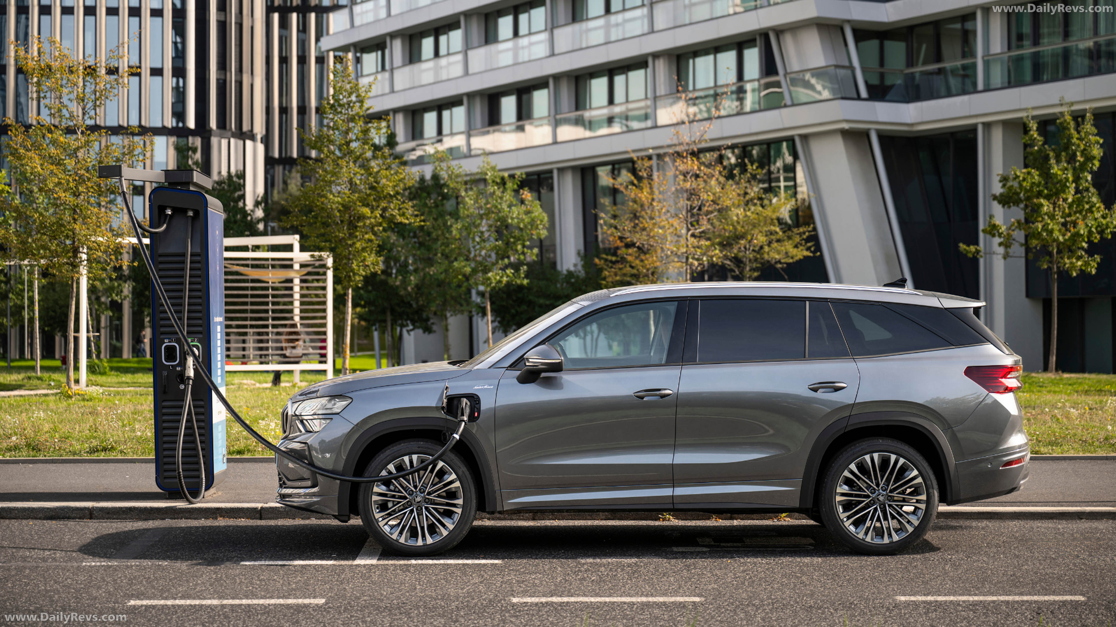 2026 Skoda Kodiaq PHEV LK Side View