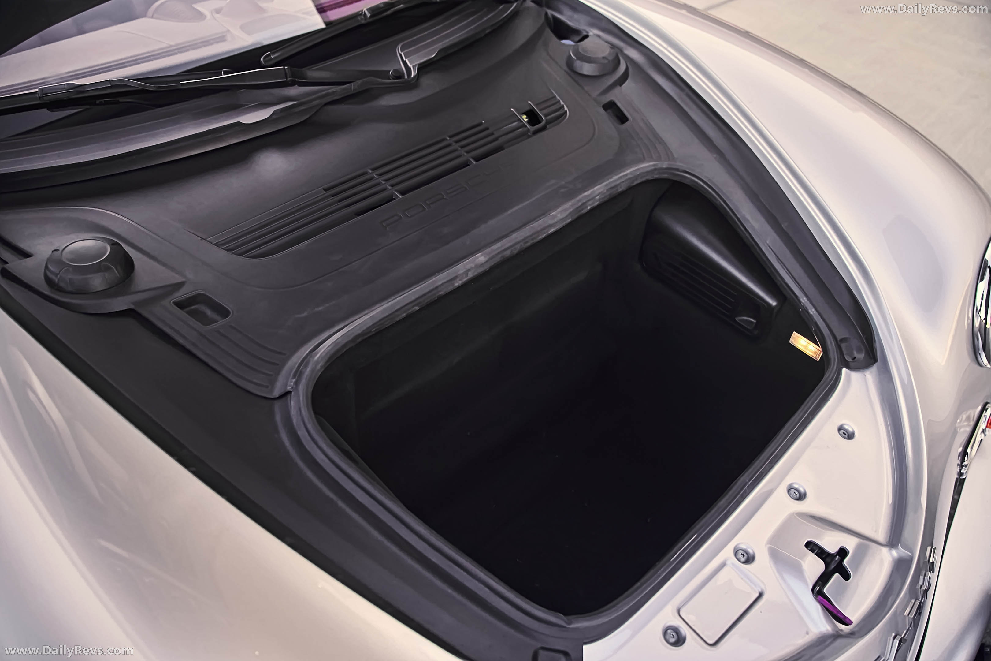 2026 Starke Speedster Gen 2 Silver Interior