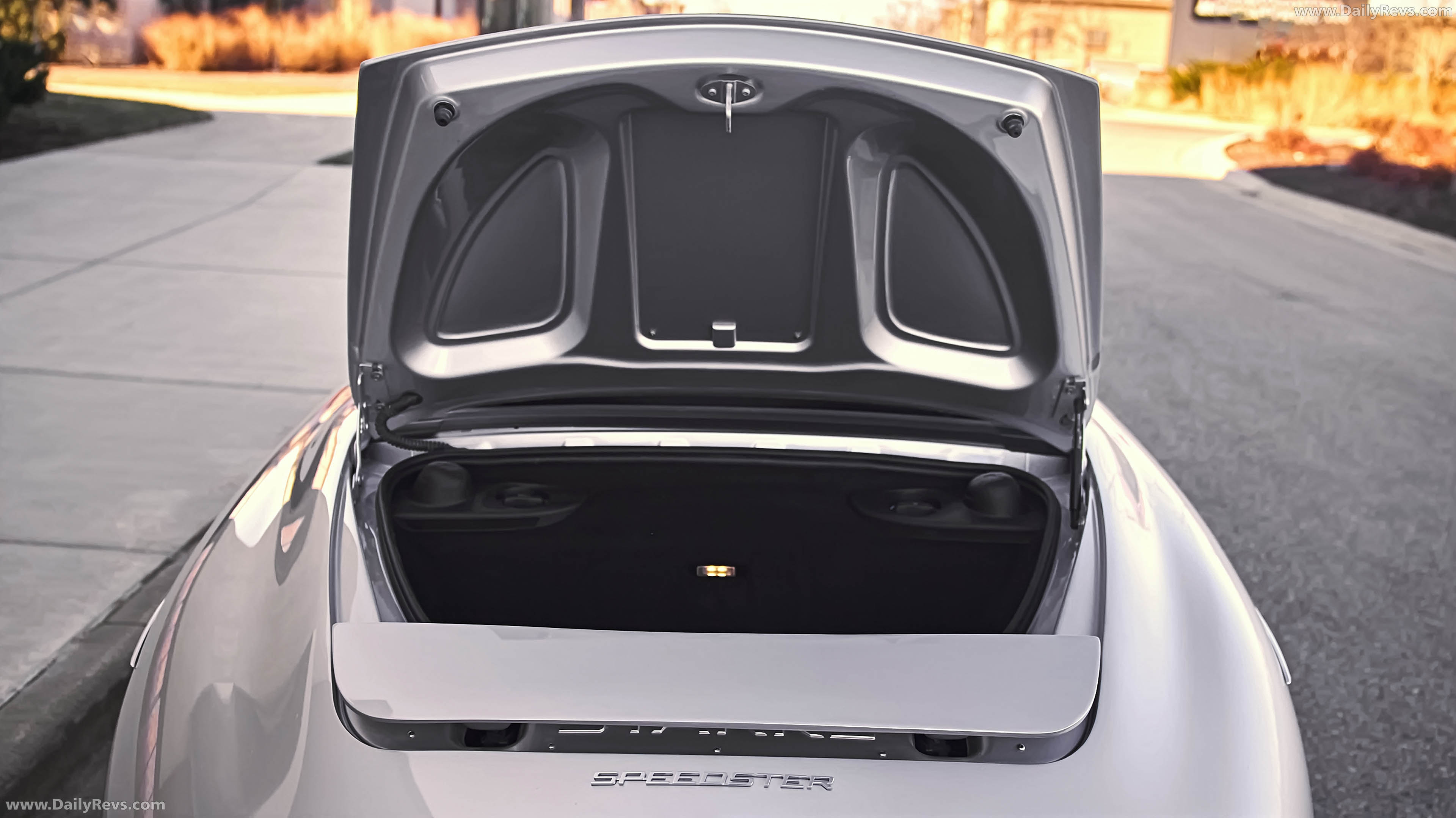 2026 Starke Speedster Gen 2 Silver Interior