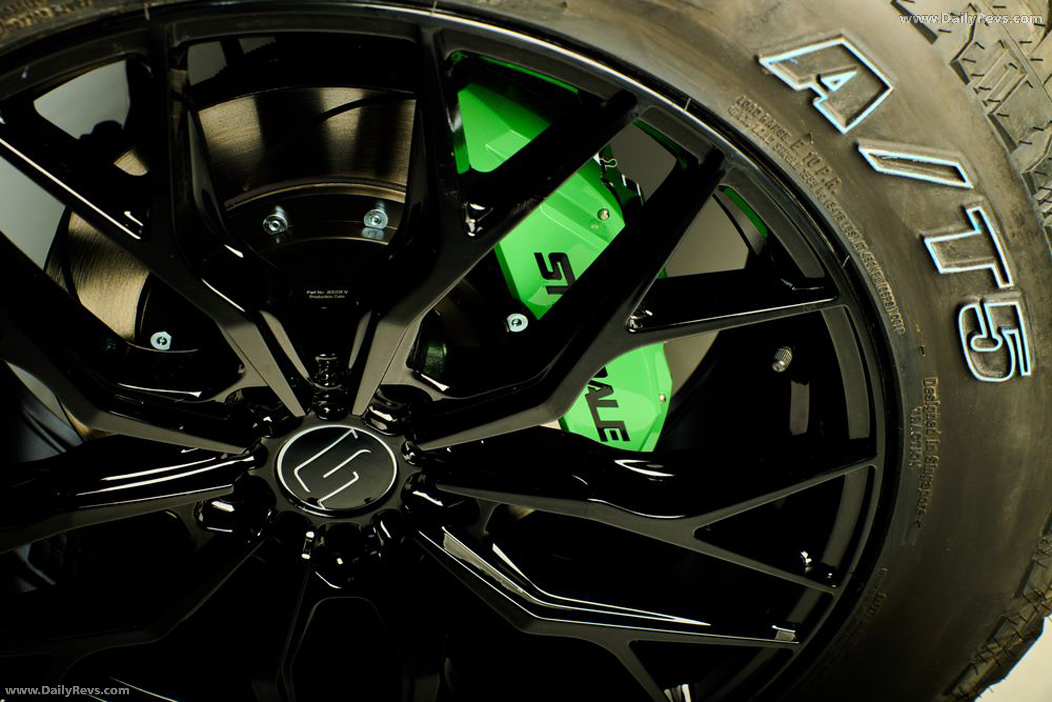 2025 Stradale Modena GTX Exterior