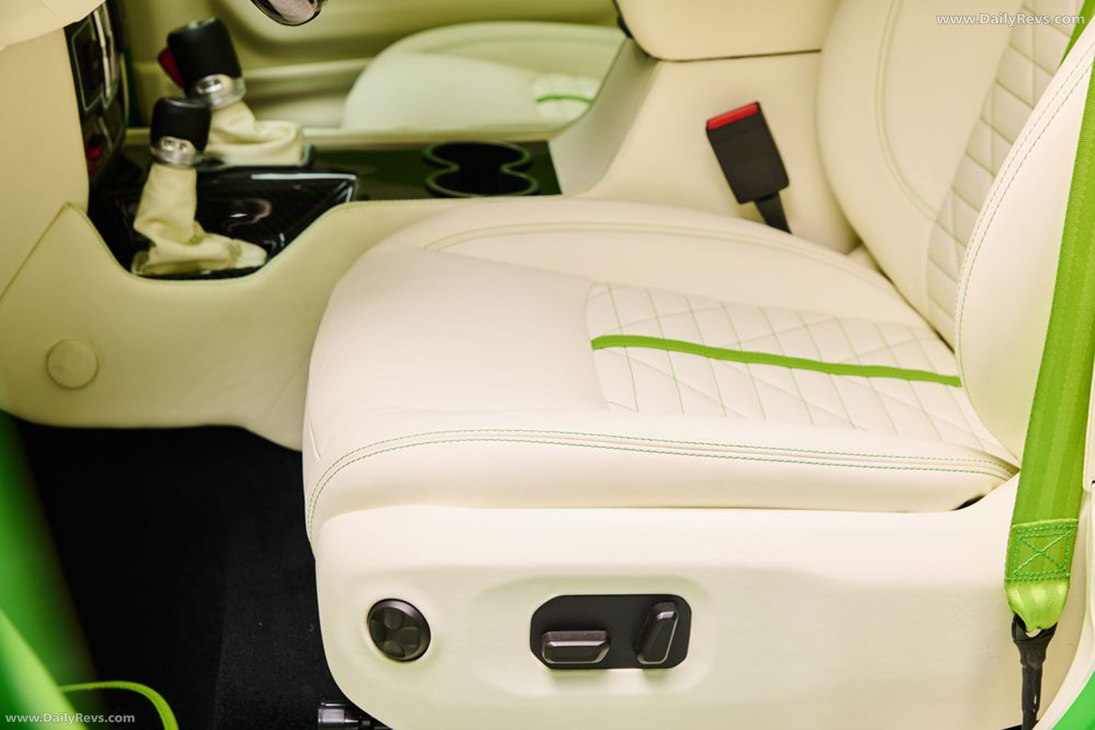 2025 Stradale Modena GTX Interior