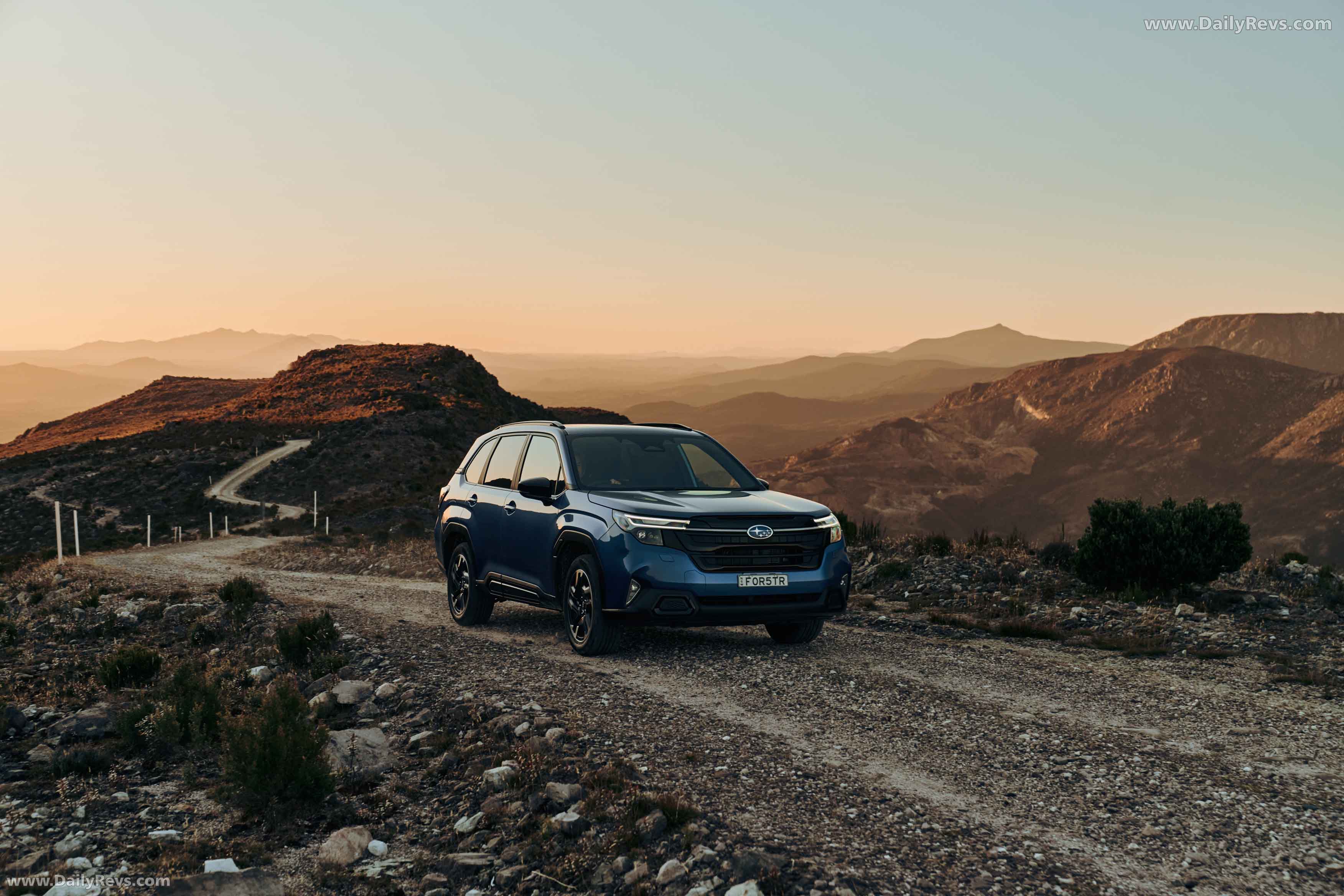 2025 Subaru Forester AWD Touring Australian Version Front View