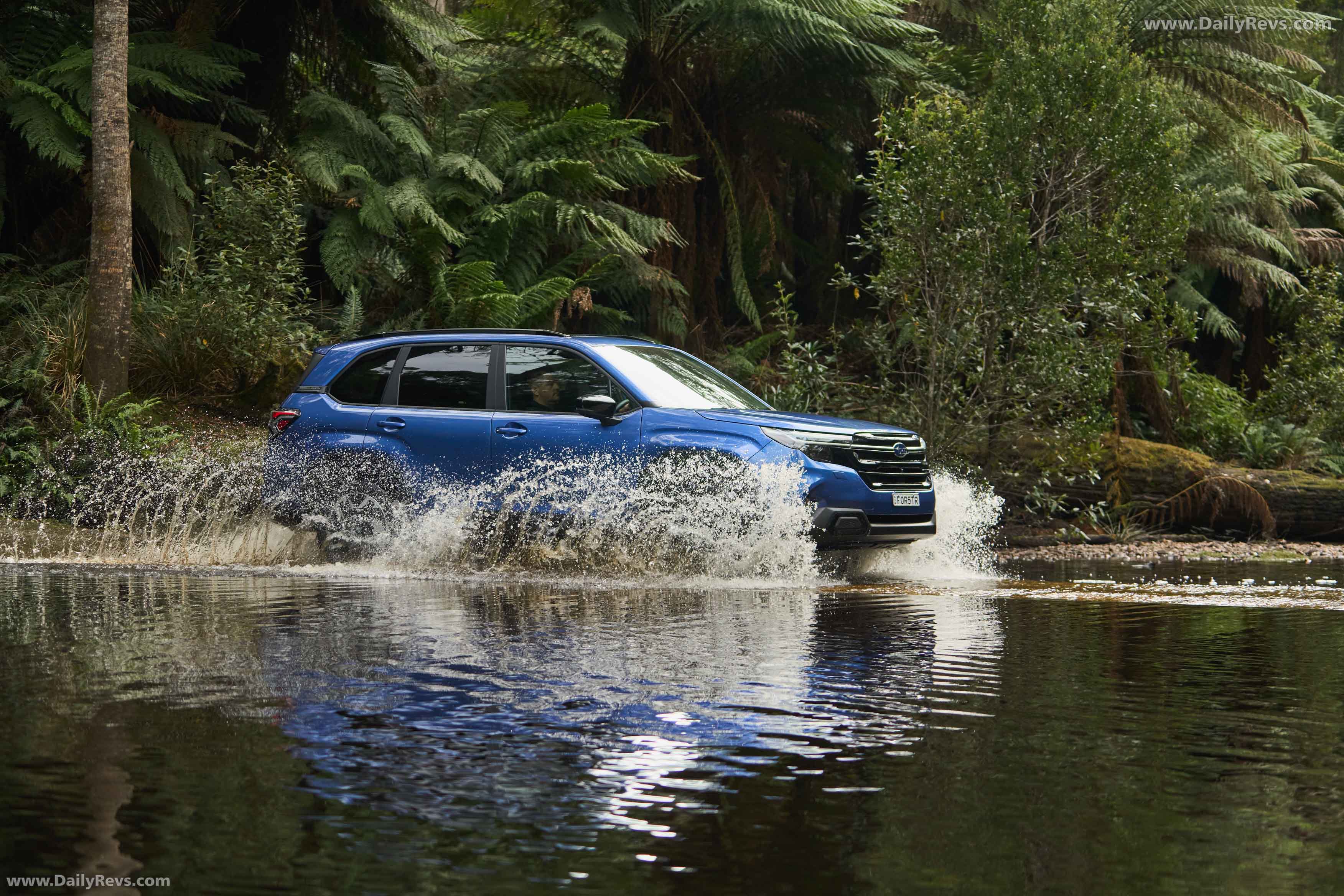 2025 Subaru Forester AWD Touring Australian Version Side View