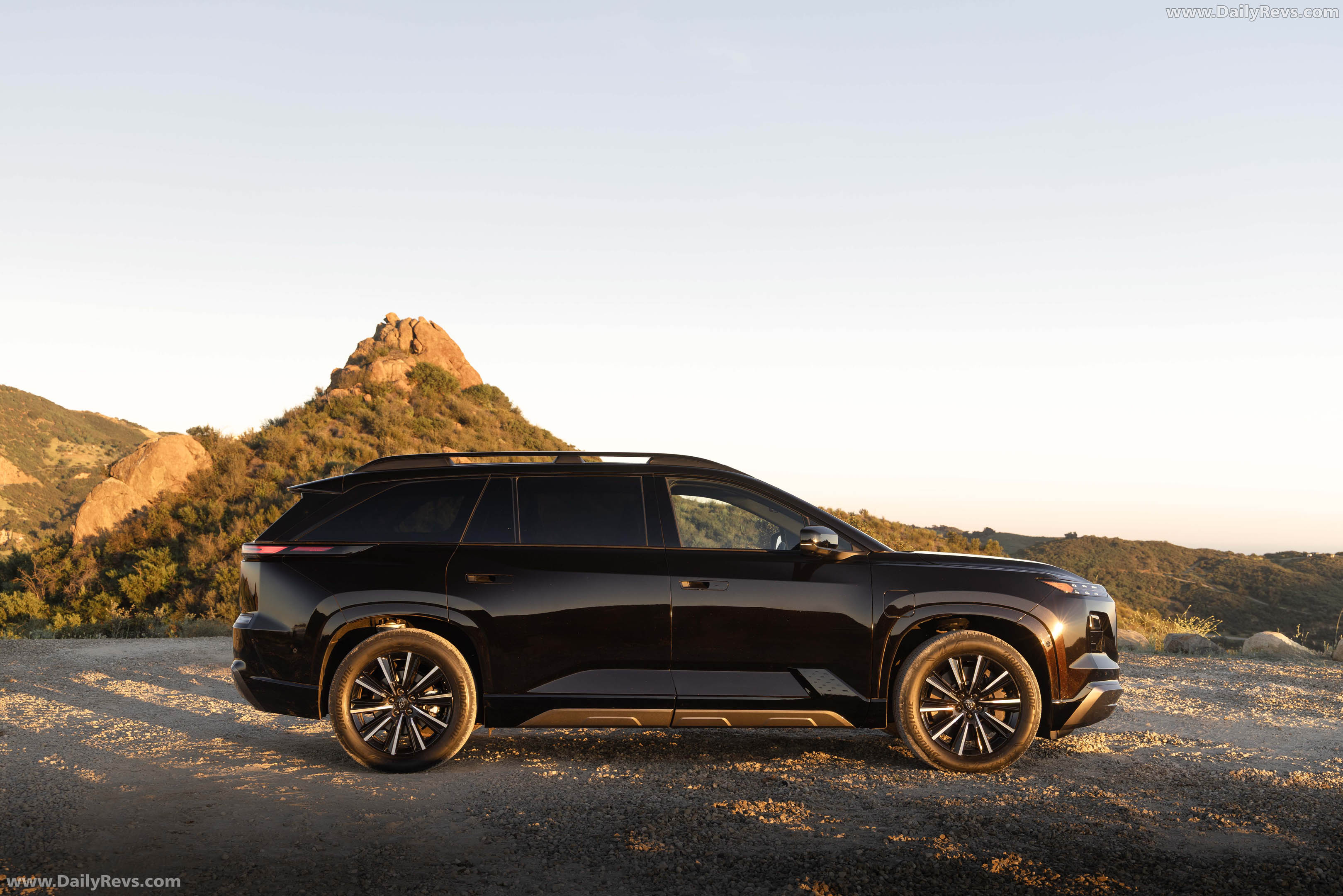 2027 Subaru Getaway Side View