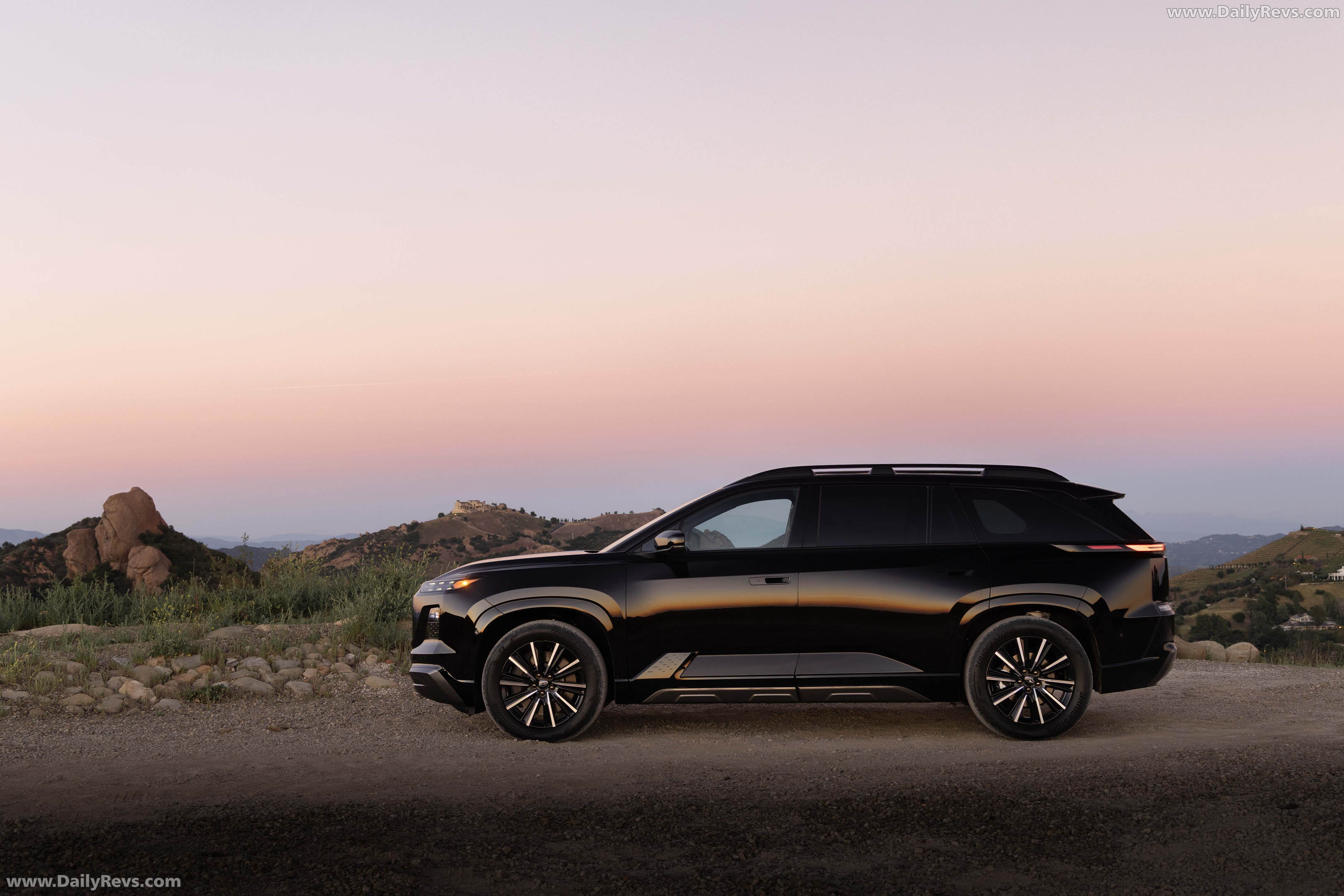 2027 Subaru Getaway Side View