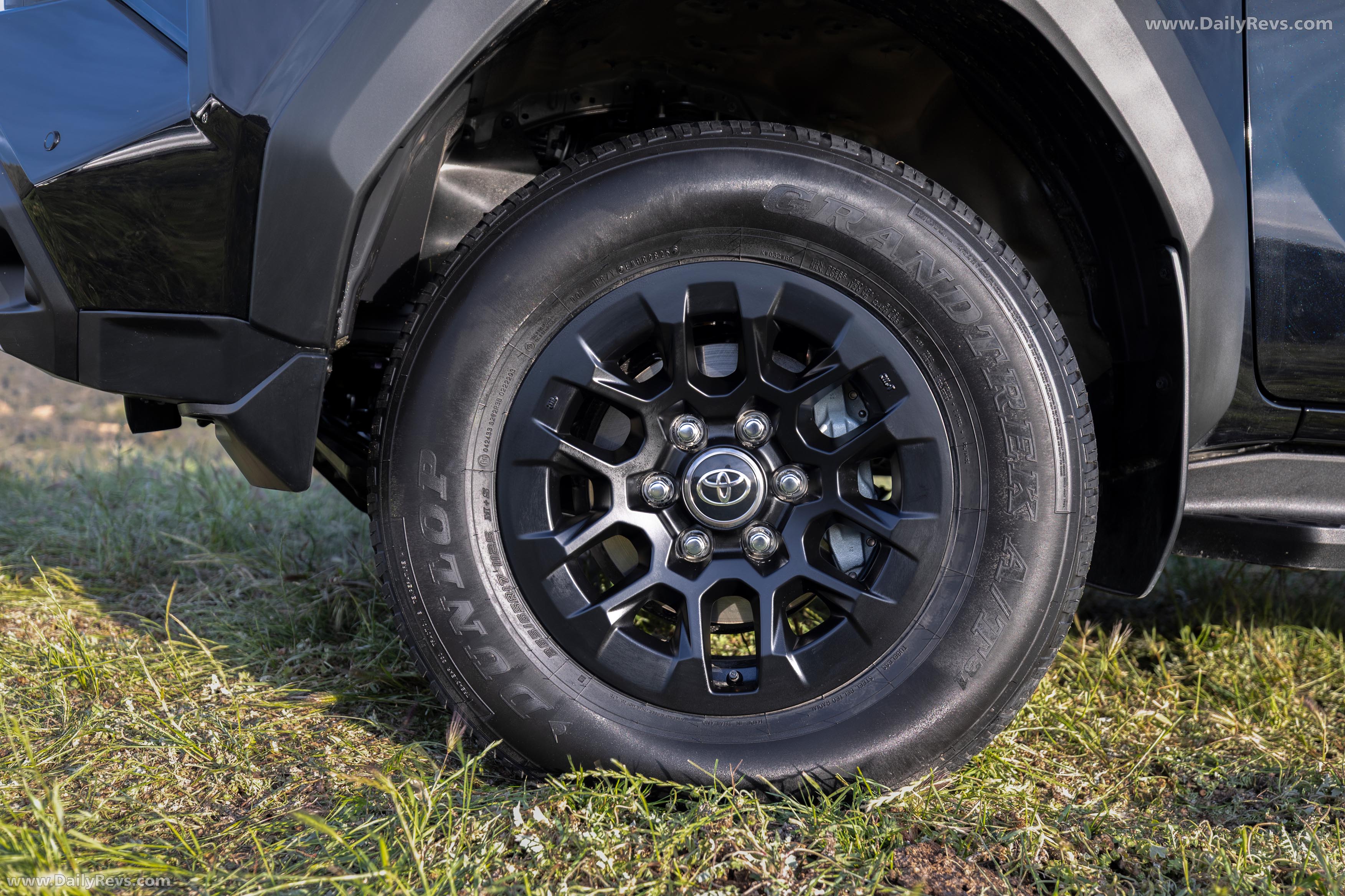 2026 Toyota HiLux SR Exterior