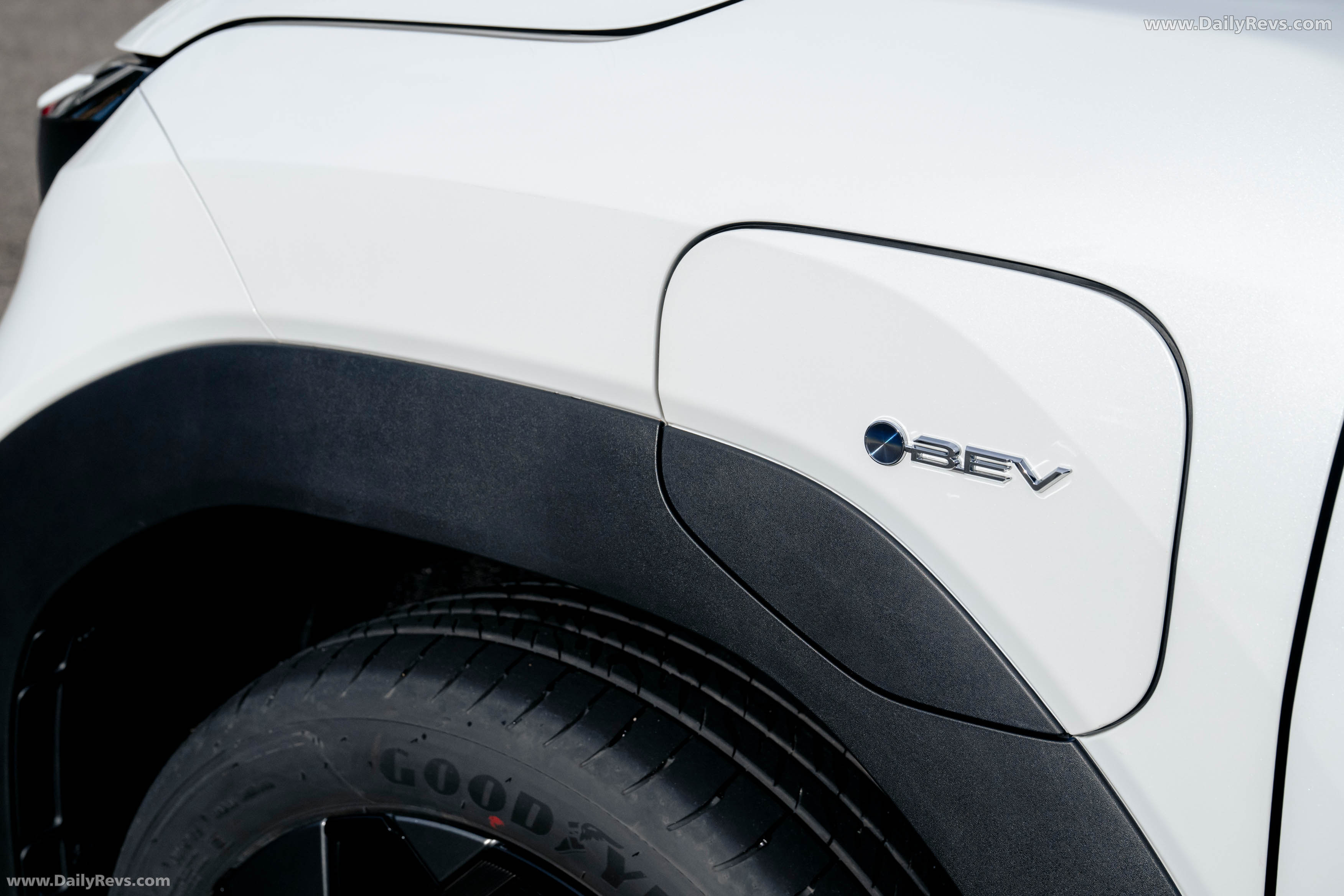 2026 Toyota Urban Cruiser AWD Lunar White Exterior