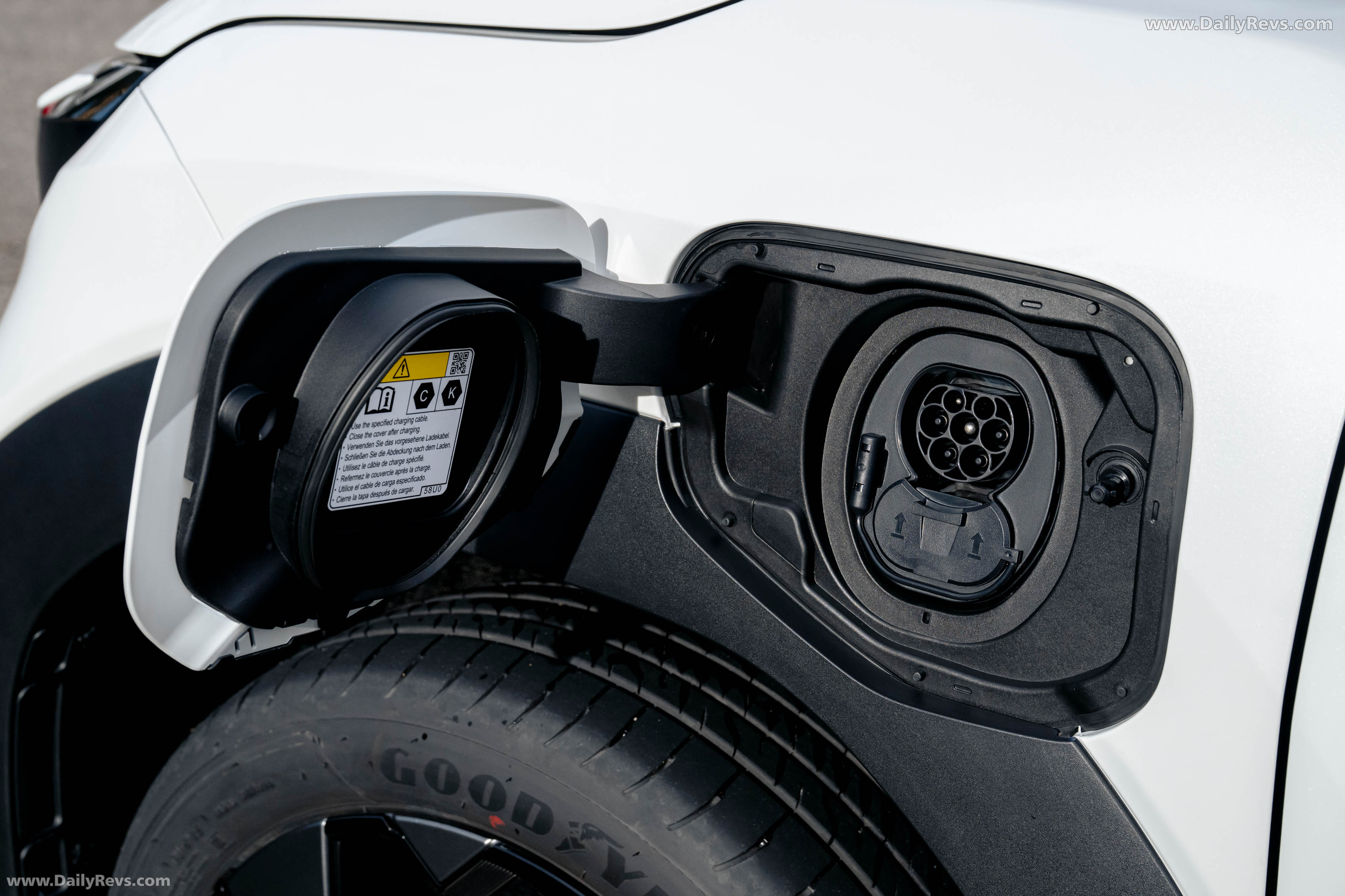 2026 Toyota Urban Cruiser AWD Lunar White Exterior
