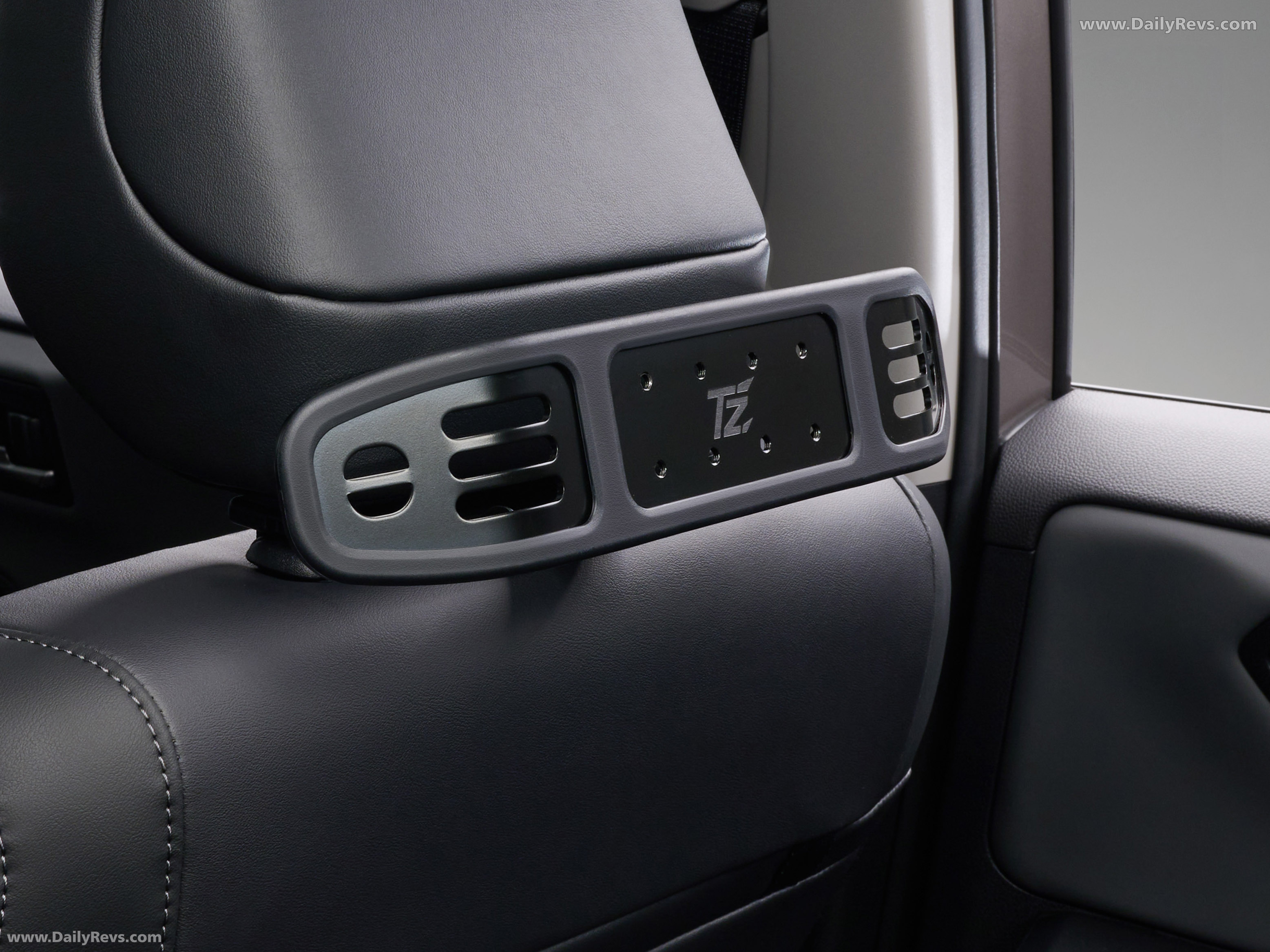 2026 Toyota RAV4 HEV Japanese Version Interior