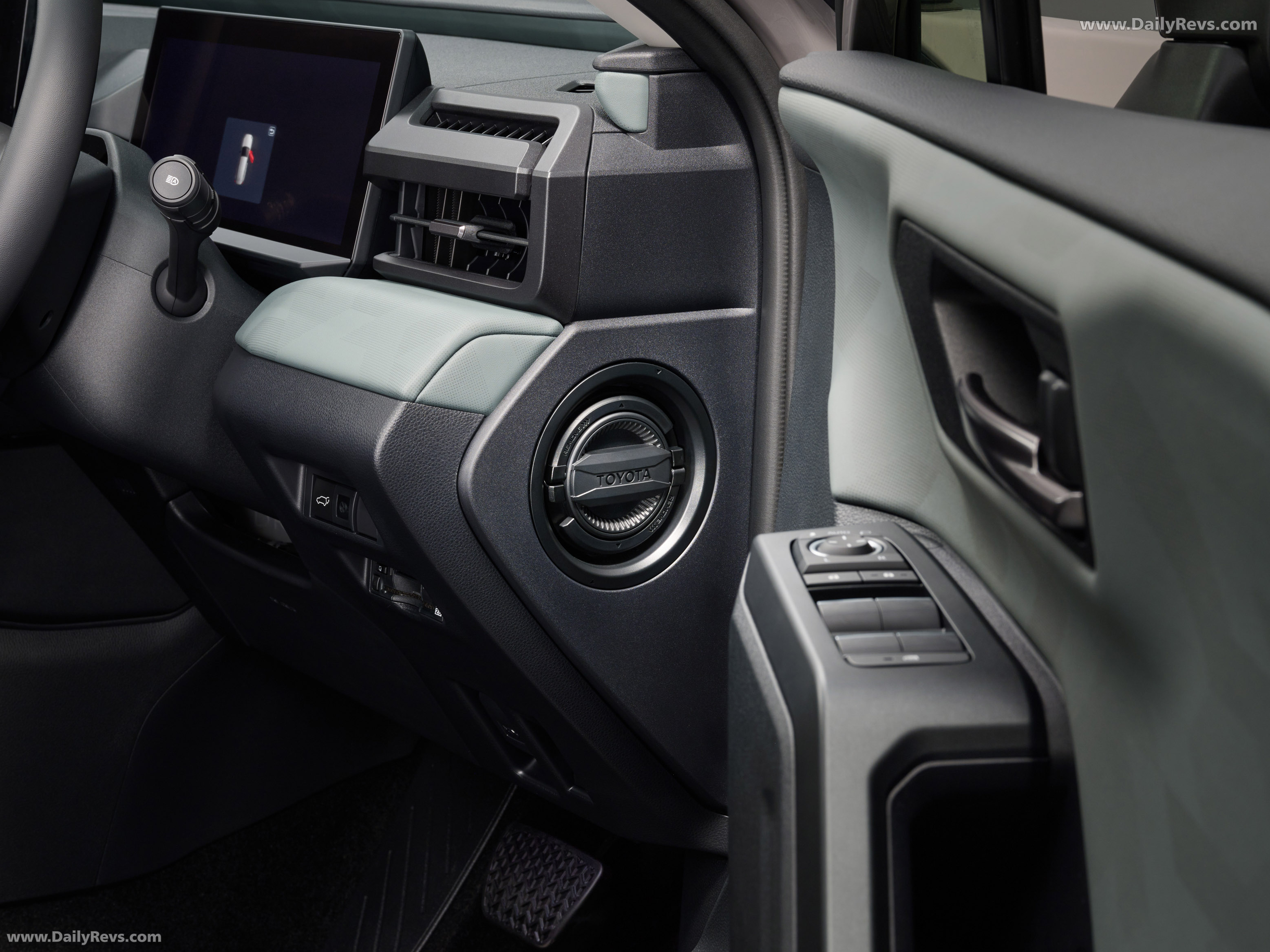 2026 Toyota RAV4 Adventure HEV Japanese Version Interior