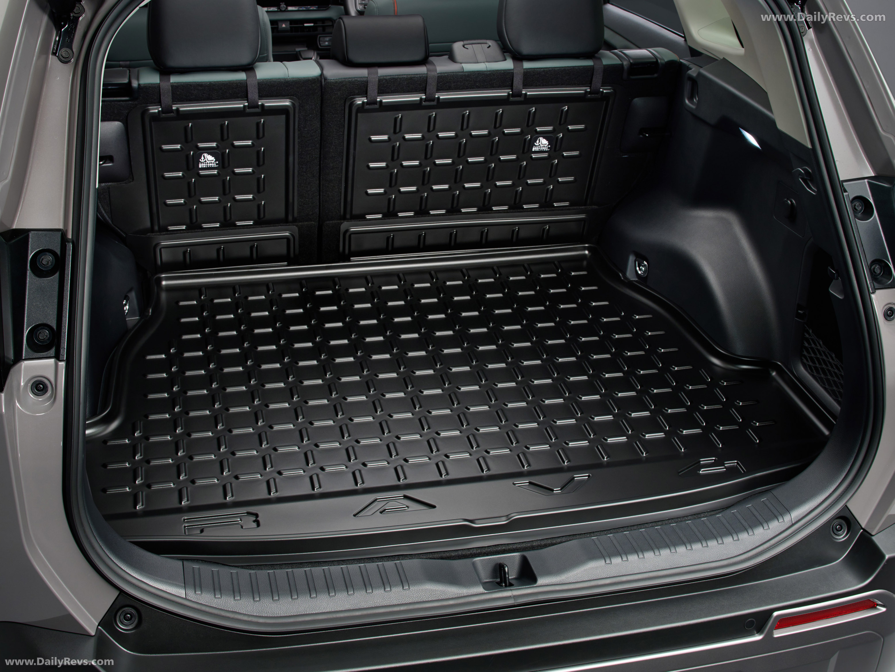 2026 Toyota RAV4 Adventure HEV Japanese Version Interior