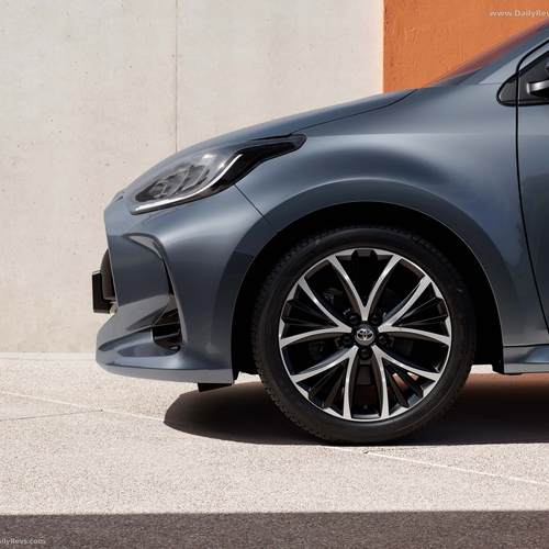 2025 Toyota Yaris Mid Plus Exterior