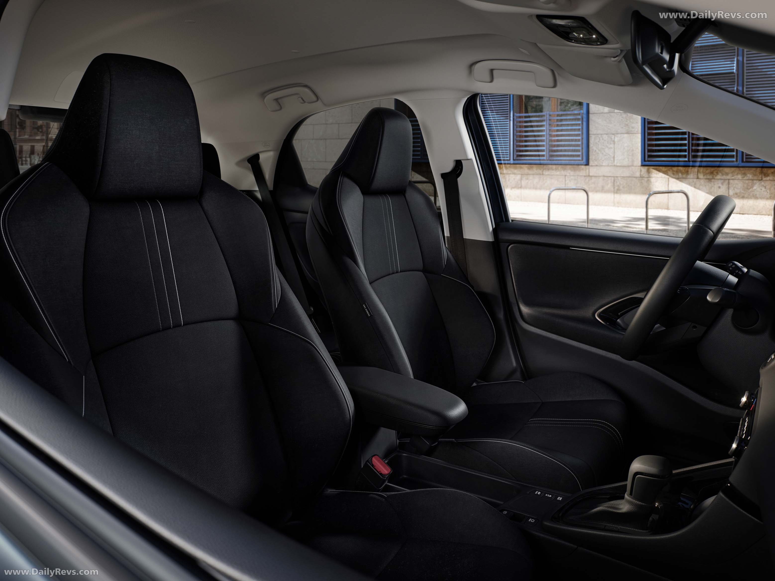 2025 Toyota Yaris Mid Plus Interior