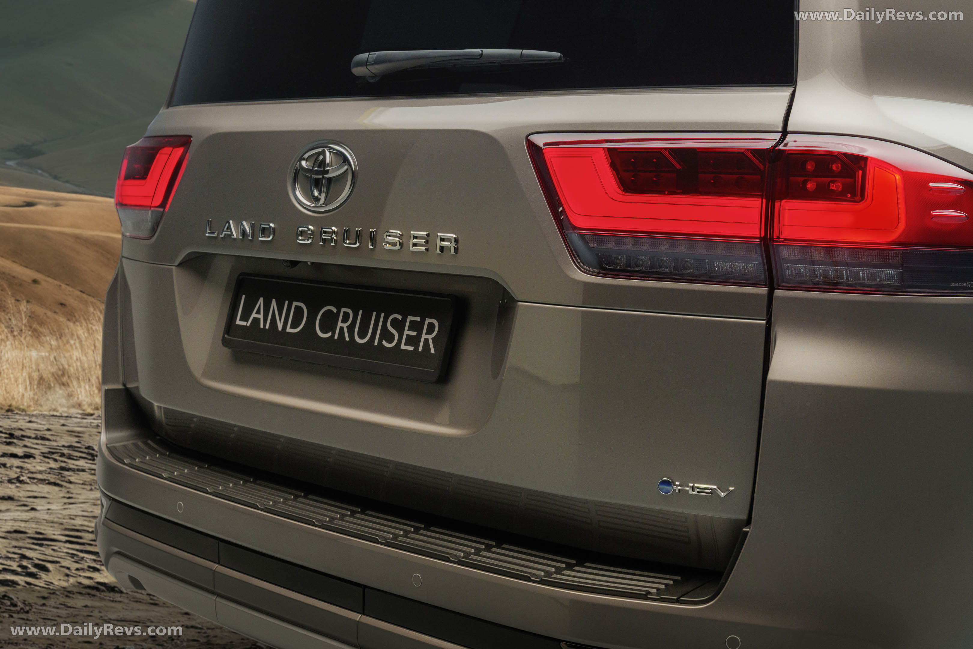 2026 Toyota Land Cruiser 300 Hybrid Exterior