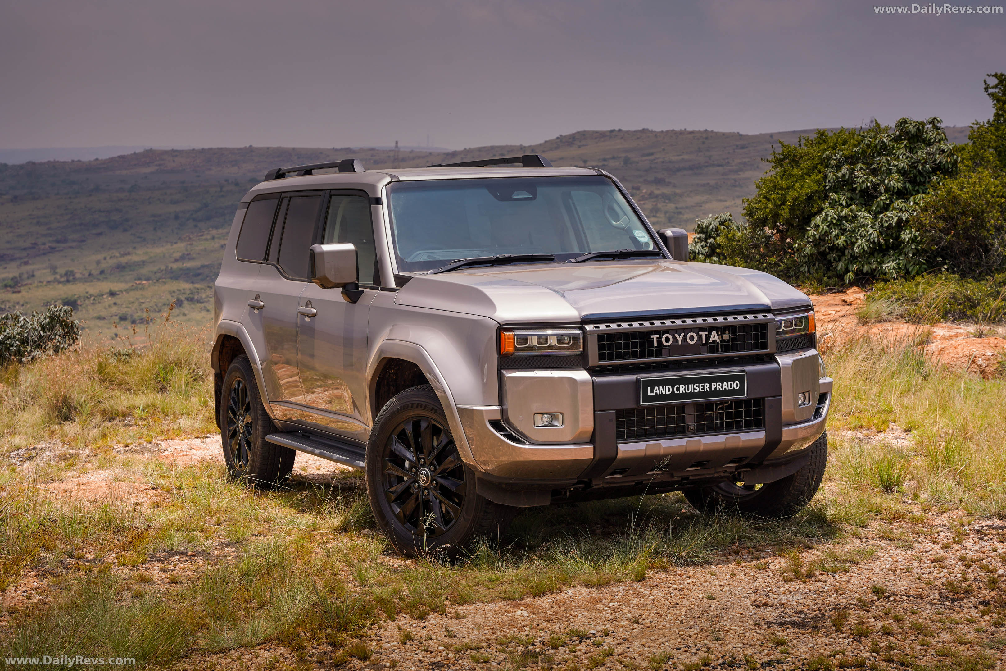 2026 Toyota Land Cruiser Prado VX-L Front View