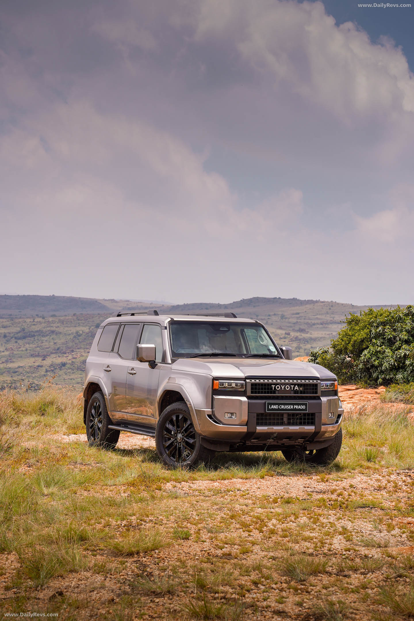 2026 Toyota Land Cruiser Prado VX-L Front View